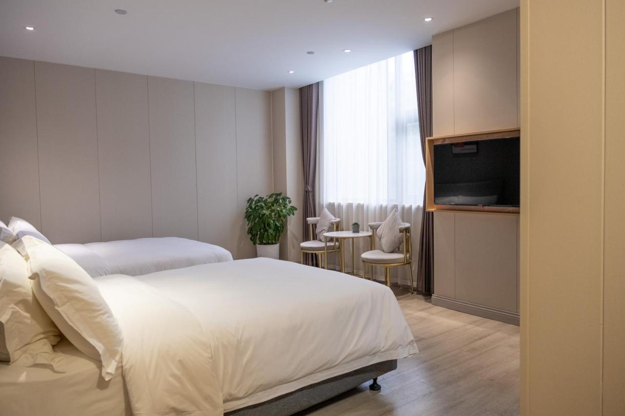 Joyful Yard Hotel-free Shuttle Bus To Pudong Airport And Disneyland
