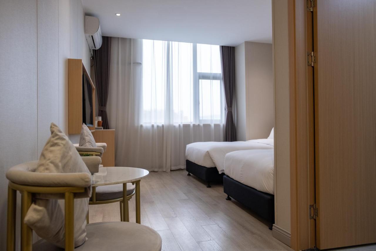 Joyful Yard Hotel-free Shuttle Bus To Pudong Airport And Disneyland Hotel 3*