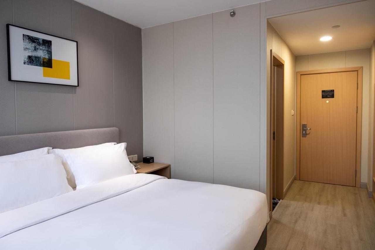 Joyful Yard Hotel-free Shuttle Bus To Pudong Airport And Disneyland Shanghai