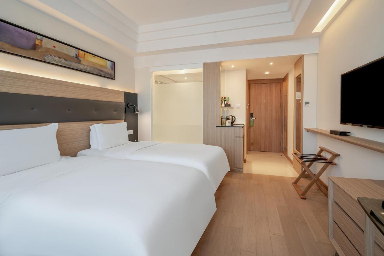 Hotel Hongqiao By Ihg 4*