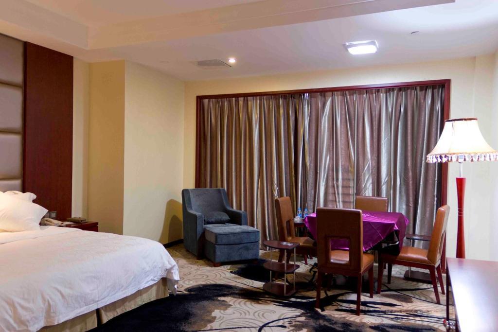 Jinfeng International Hotel 4*