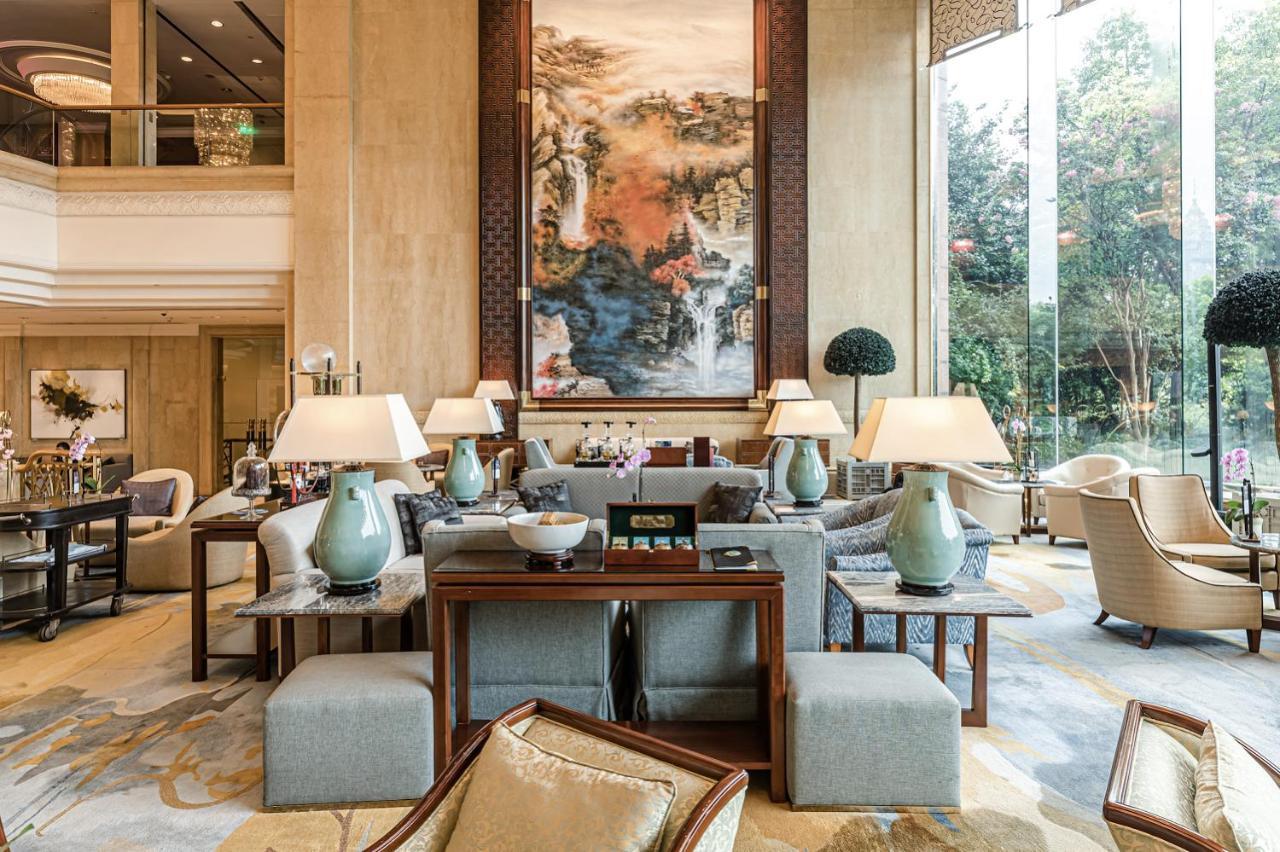 Pudong Shangri-la, Hotel 5*