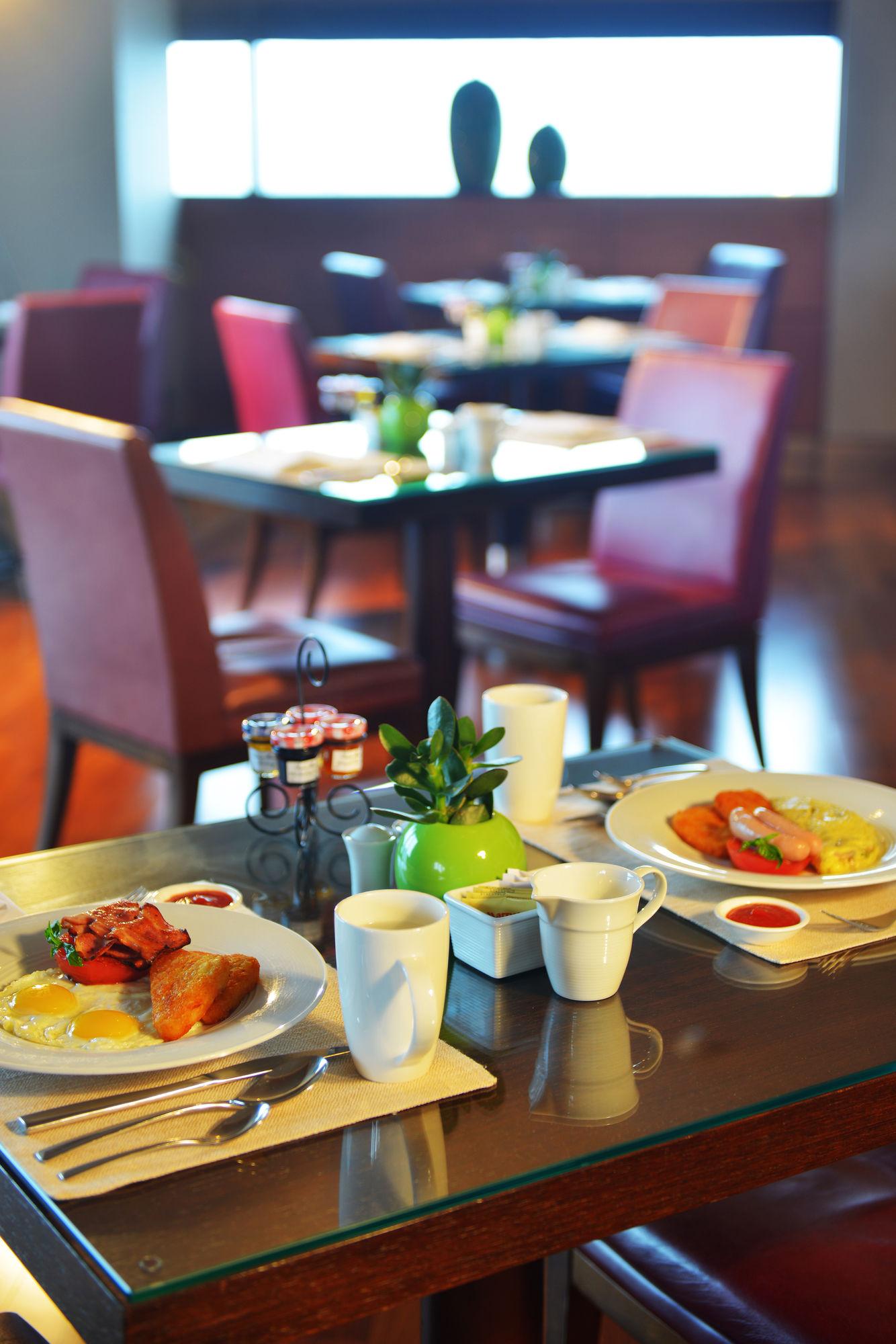 Marriott Riverside Hotel