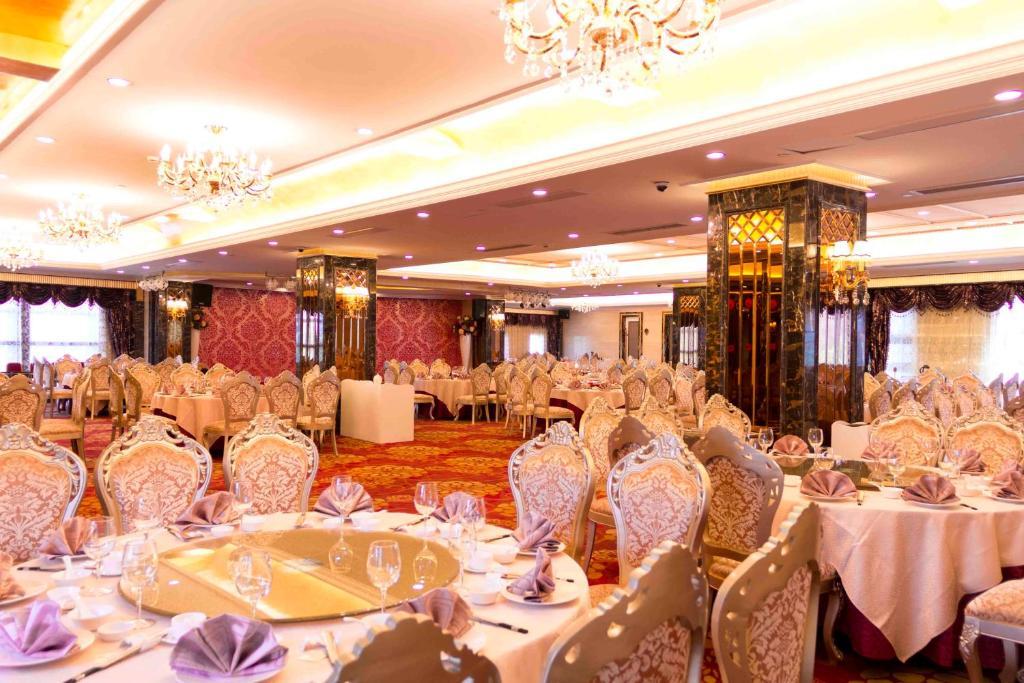 Jinfeng International Hotel 4*