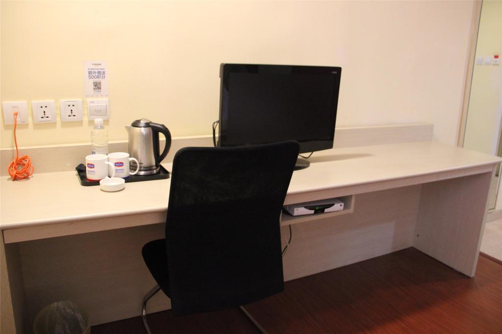 Hanting Express Zhangjiang Financial Information Park 2*
