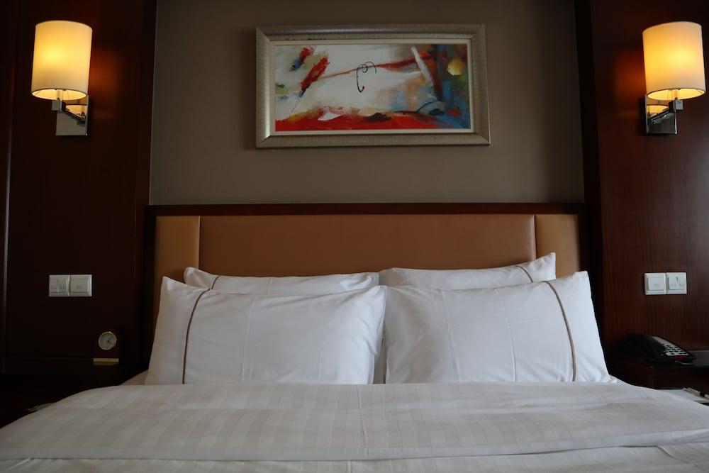 Hotel Jianguo 4*