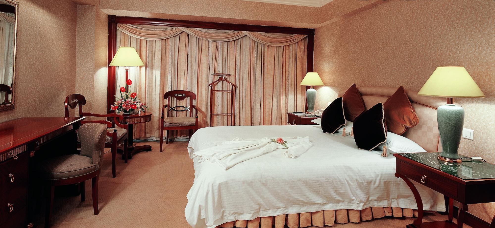 Jin Jiang Tower Hotel 5*