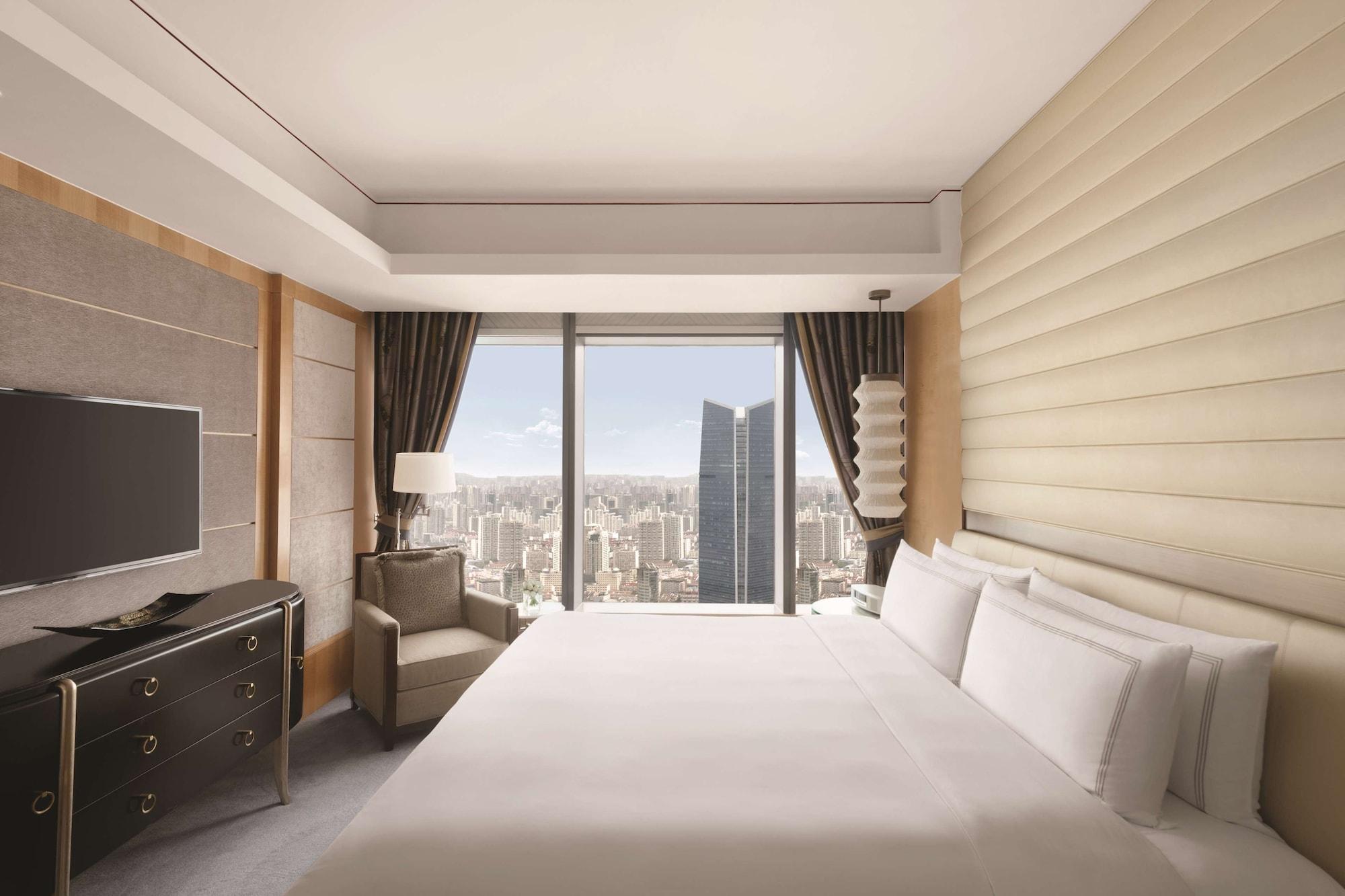 Jing An Shangri-la, Hotel