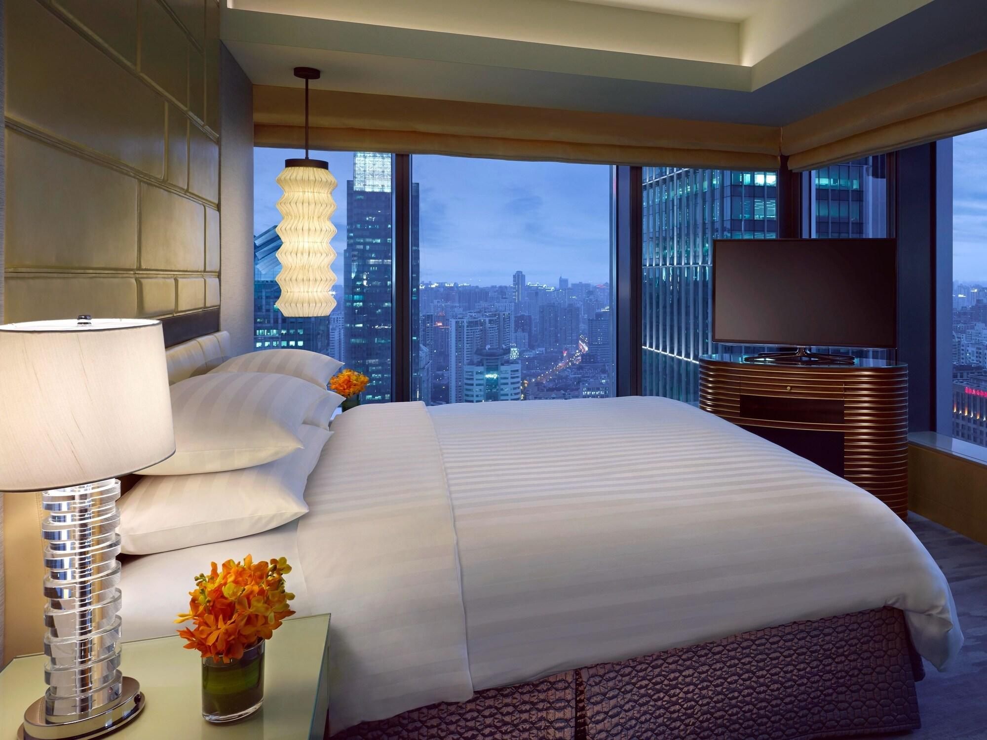 Jing An Shangri-la, Hotel