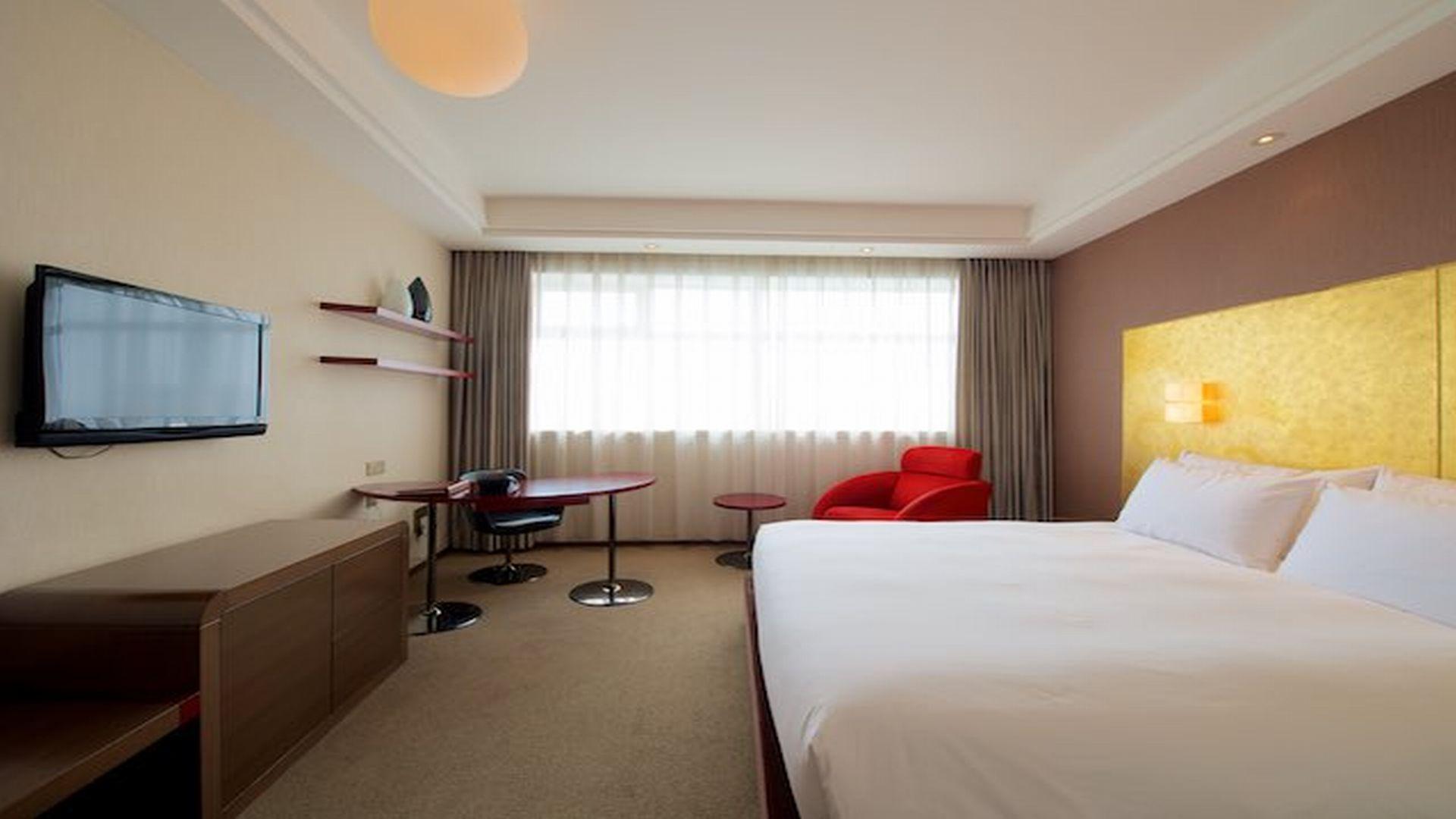 Madison Hongqiao Hotel 3*