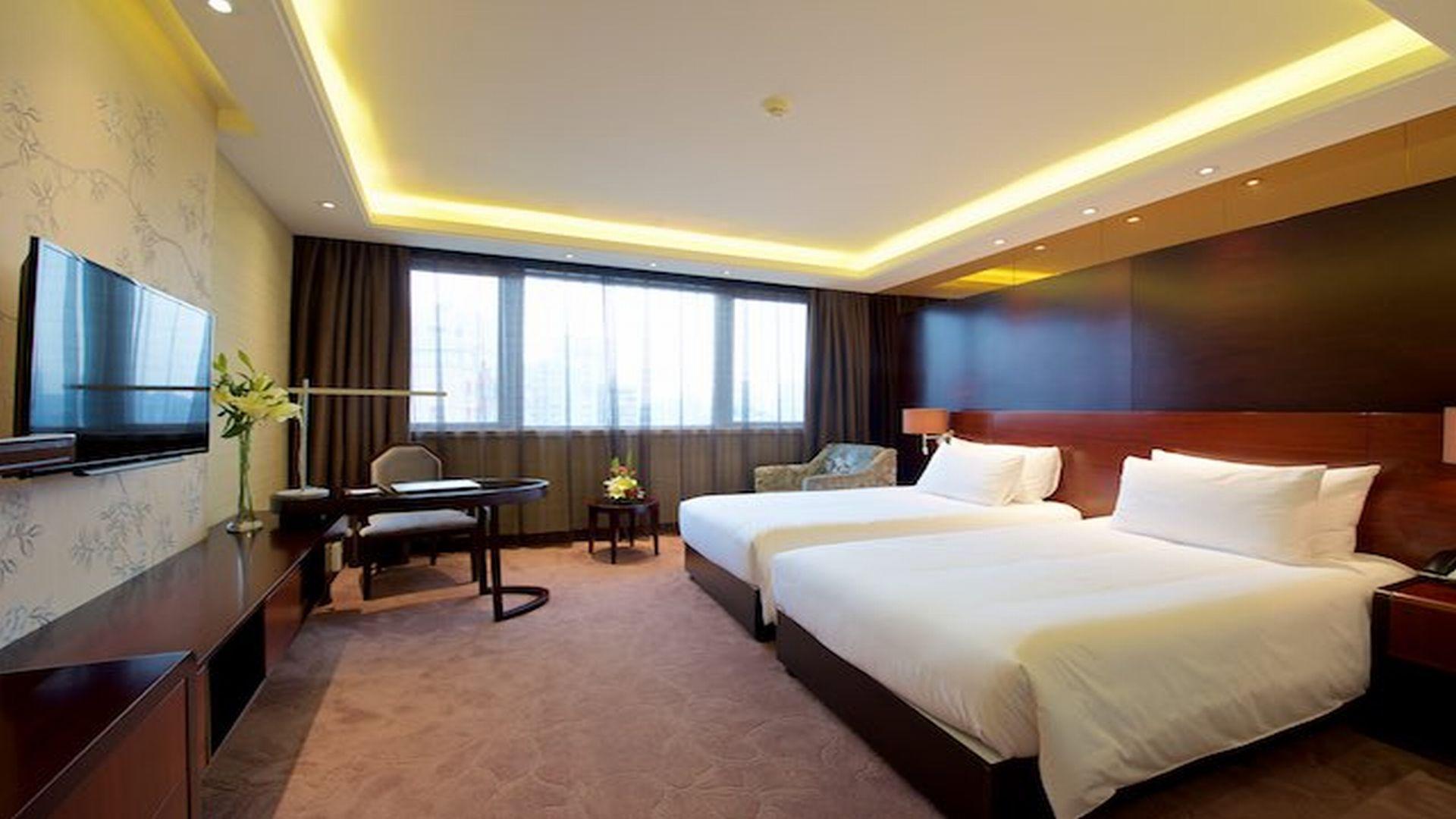 Madison Hongqiao Hotel 3*