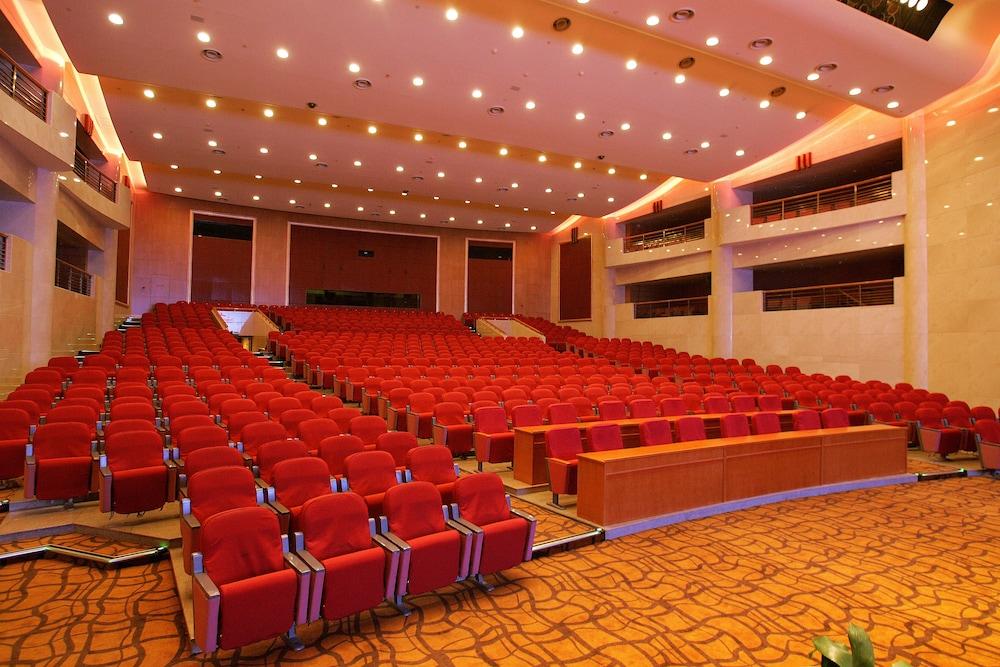 Oriental Riverside Bund View Hotel 5*