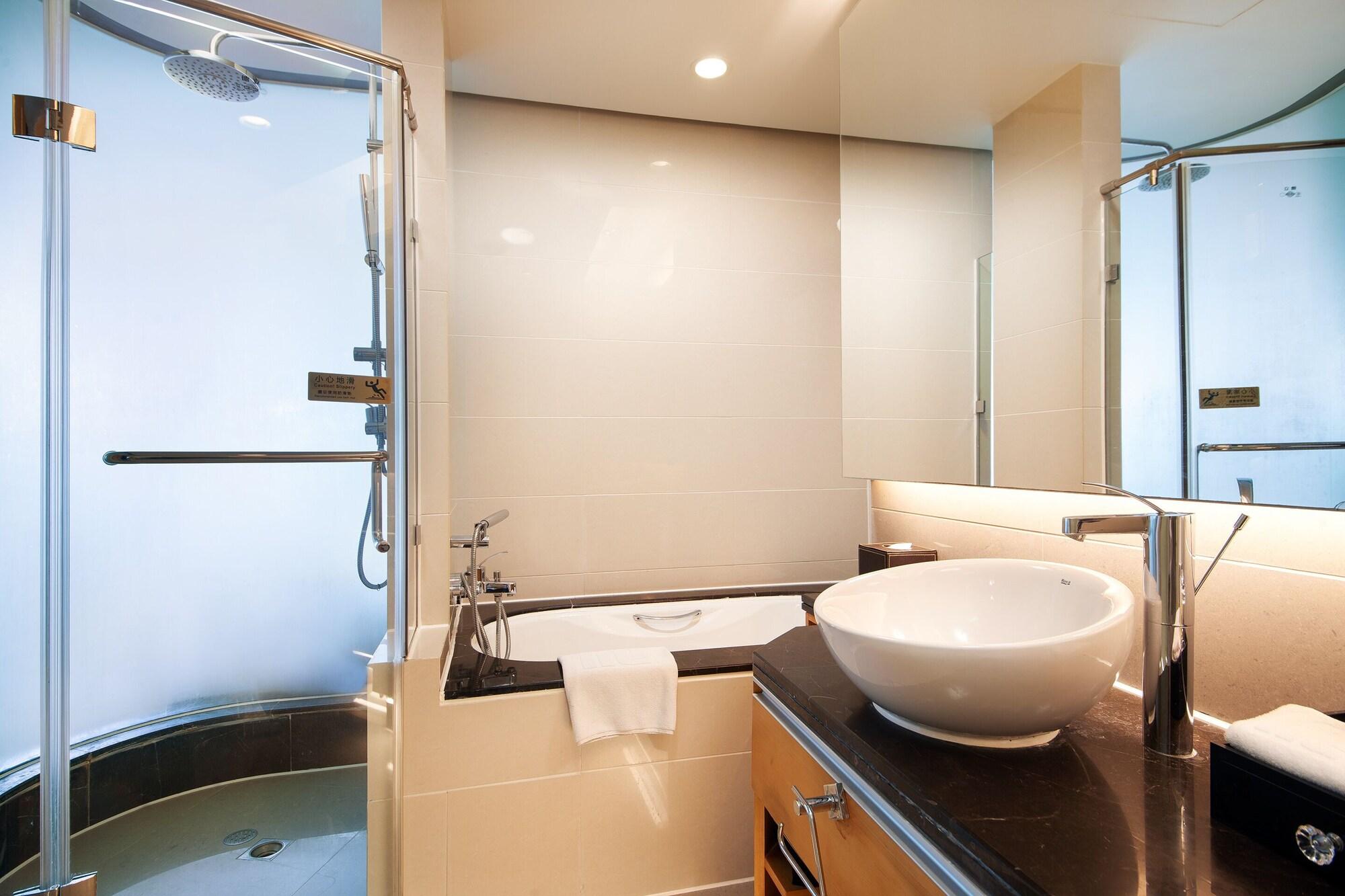 Regal Jinfeng Hotel 4*