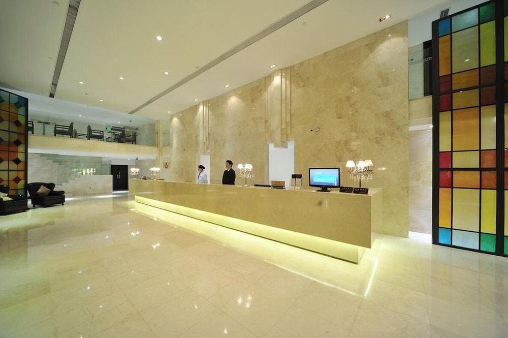 Kingtown Riverside Plaza Hotel