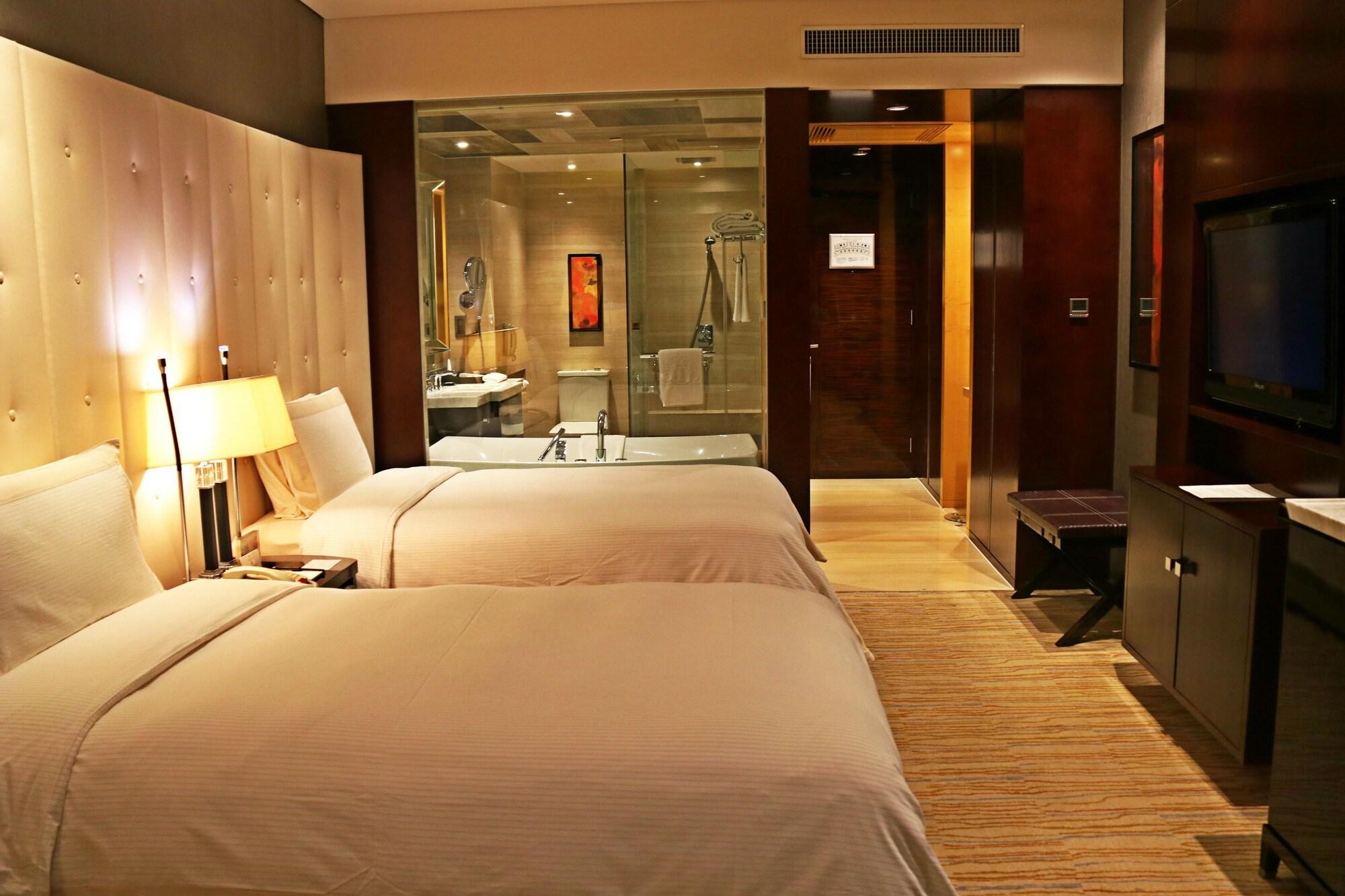 Royal International - Pudong International Airport Otel 5*