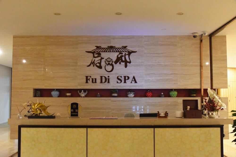Royal International - Pudong International Airport 5*