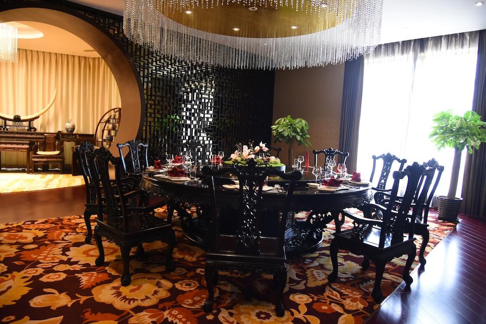 Otel Royal International - Pudong International Airport 5*