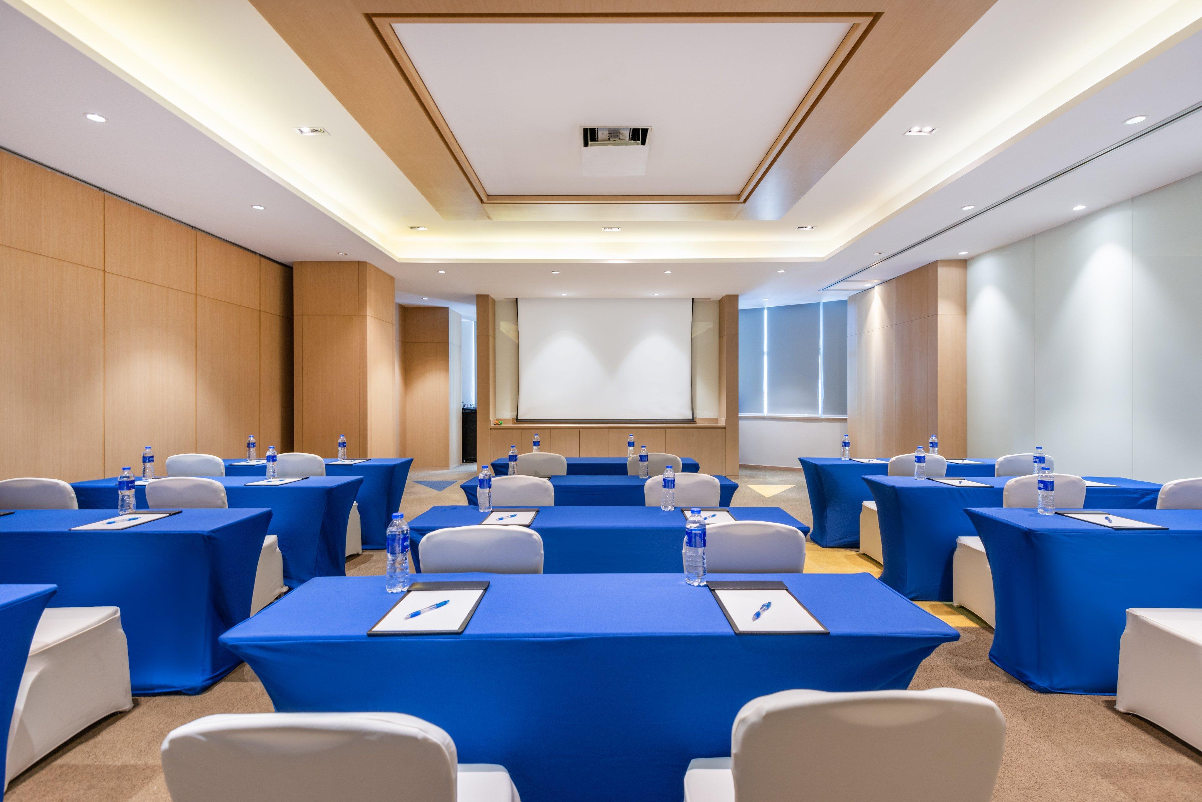 Express Zhenping By Ihg 3* Şanghay