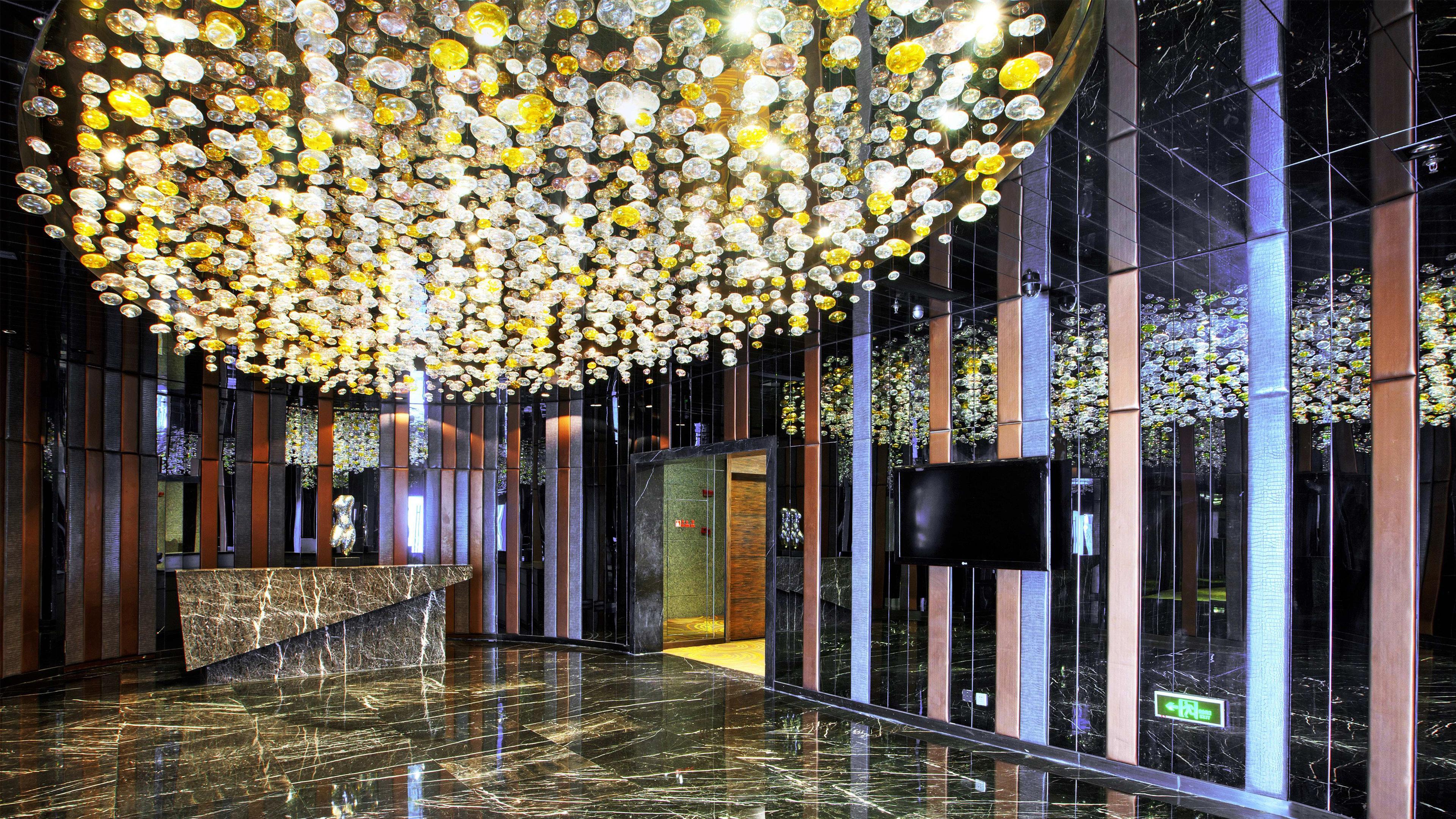 Hotel Holiday Hongqiao West By Ihg 4*