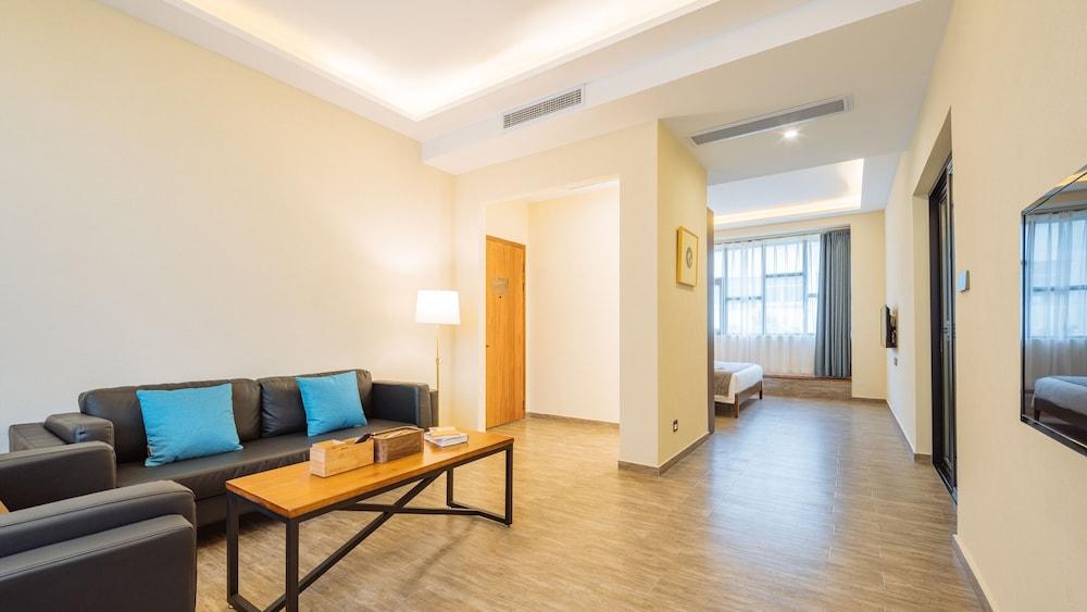 Hotel Ramada Encore By Wyndham Pudong Airport 3*