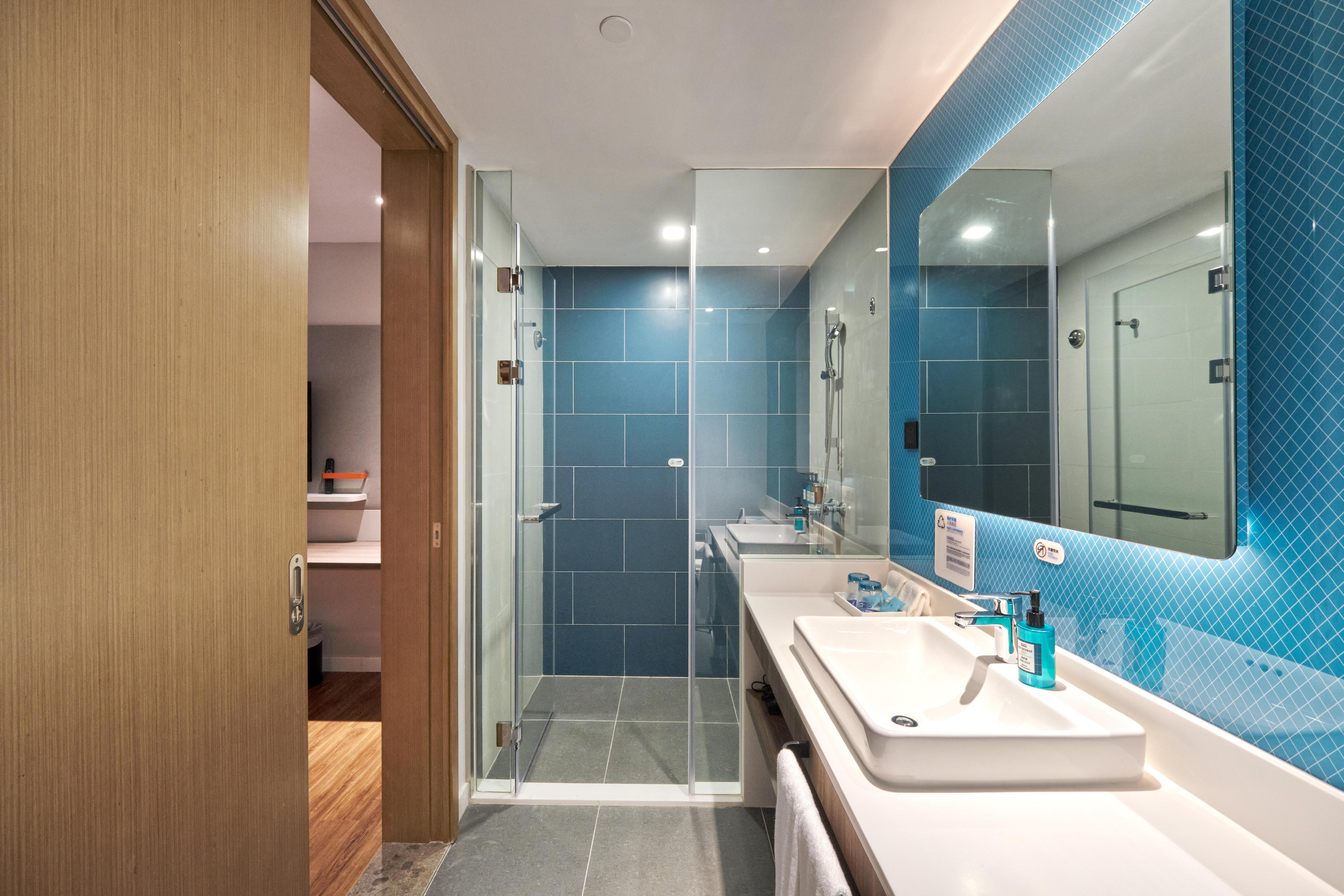 Express Hongqiao North Hotel 3*