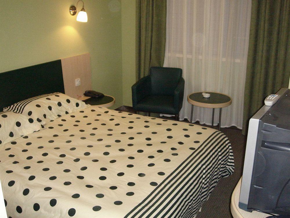 Hotel Plus Shanghai