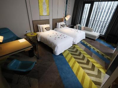 Hotel Minimax Premier Hongqiao 5*