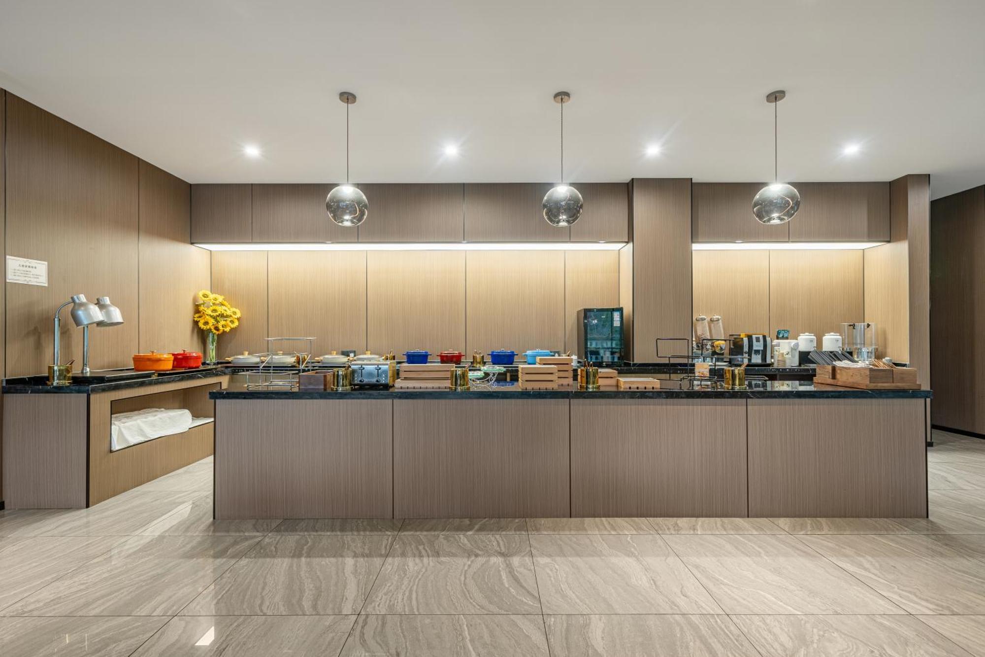 Orange Hongqiao: Airport Shuttle Service Hotel