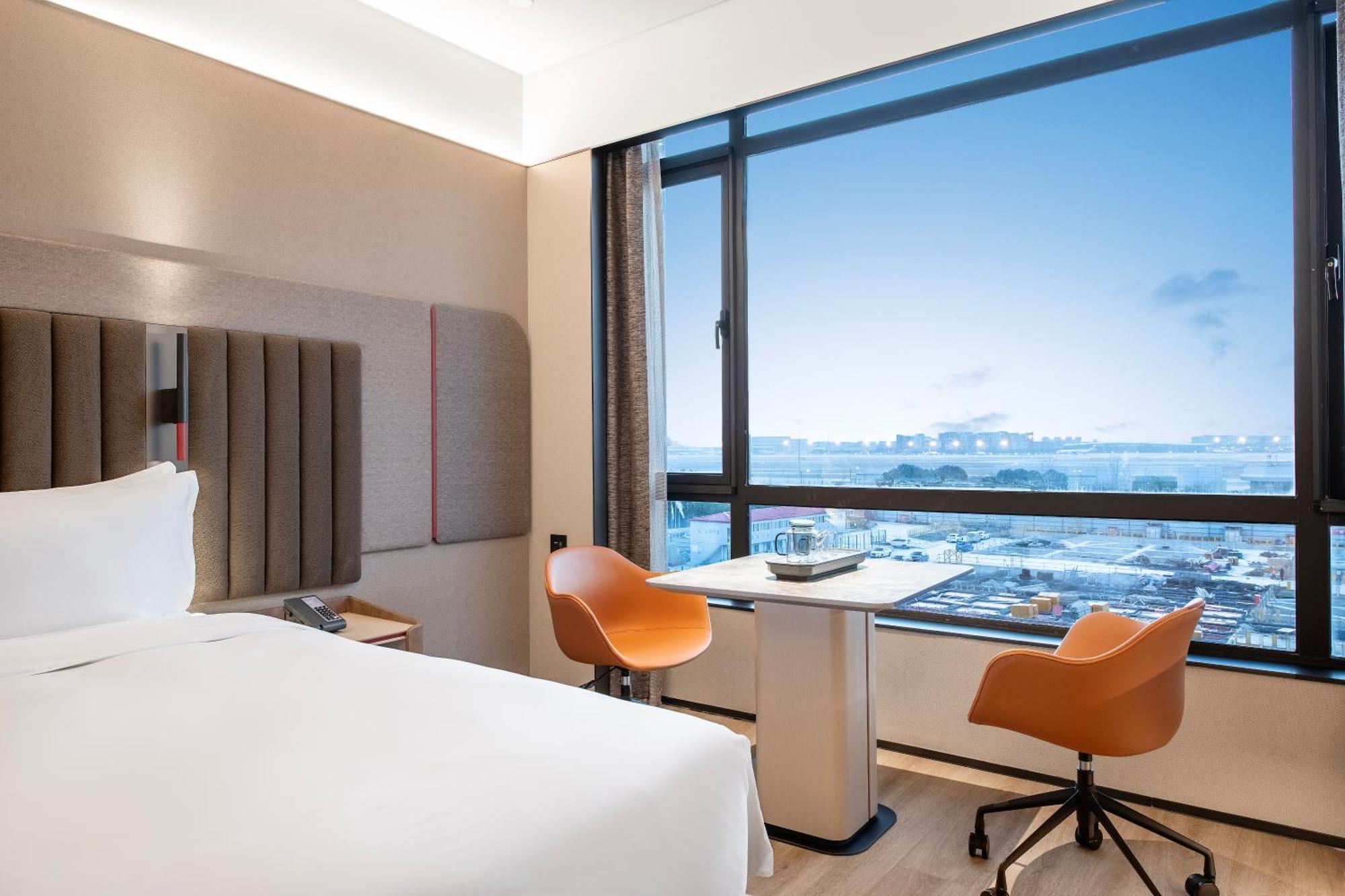 Intercityhotel Hongqiao Airport - Free Minibar For First Night Hotel