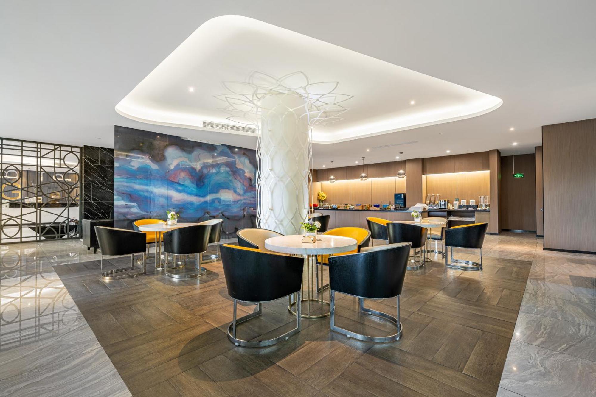 Orange Hongqiao: Airport Shuttle Service Hotel 4*