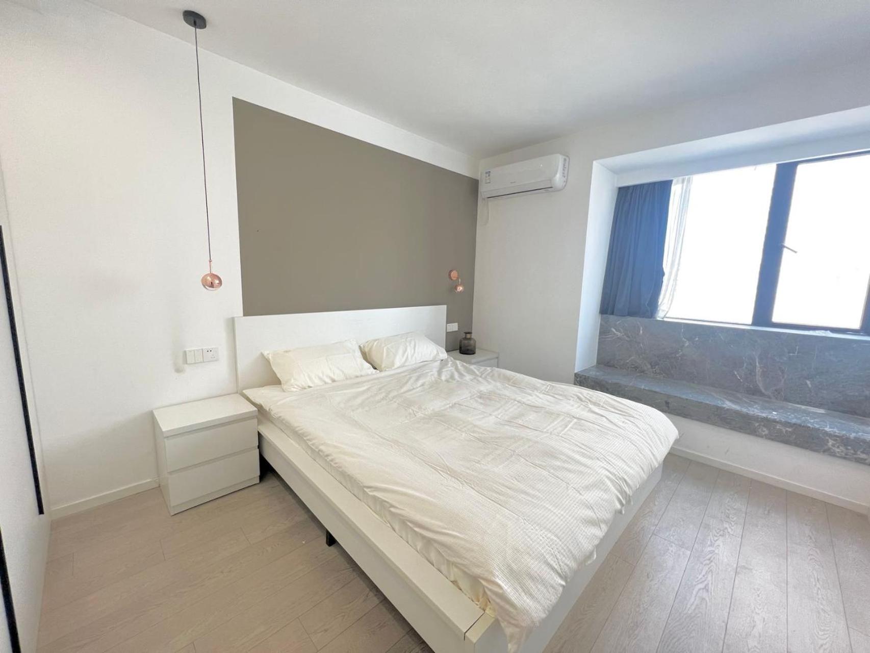 Apartamento Eastern Hub - Jing'an Temple Branch Stylish 3-bedroom In Bustling Area, Surrounded By Trendy Bistro And Bar Street, Only 100m From Subway Xangai