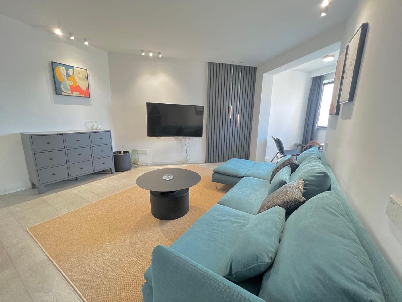 Eastern Hub - Jing'an Temple Branch Stylish 3-bedroom In Bustling Area, Surrounded By Trendy Bistro And Bar Street, Only 100m From Subway Xangai