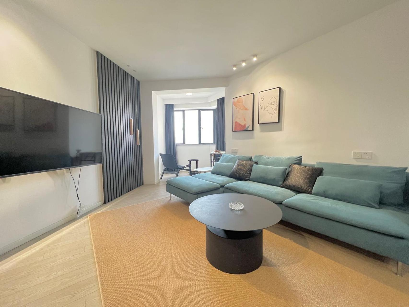 Apartamento Eastern Hub - Jing'an Temple Branch Stylish 3-bedroom In Bustling Area, Surrounded By Trendy Bistro And Bar Street, Only 100m From Subway *