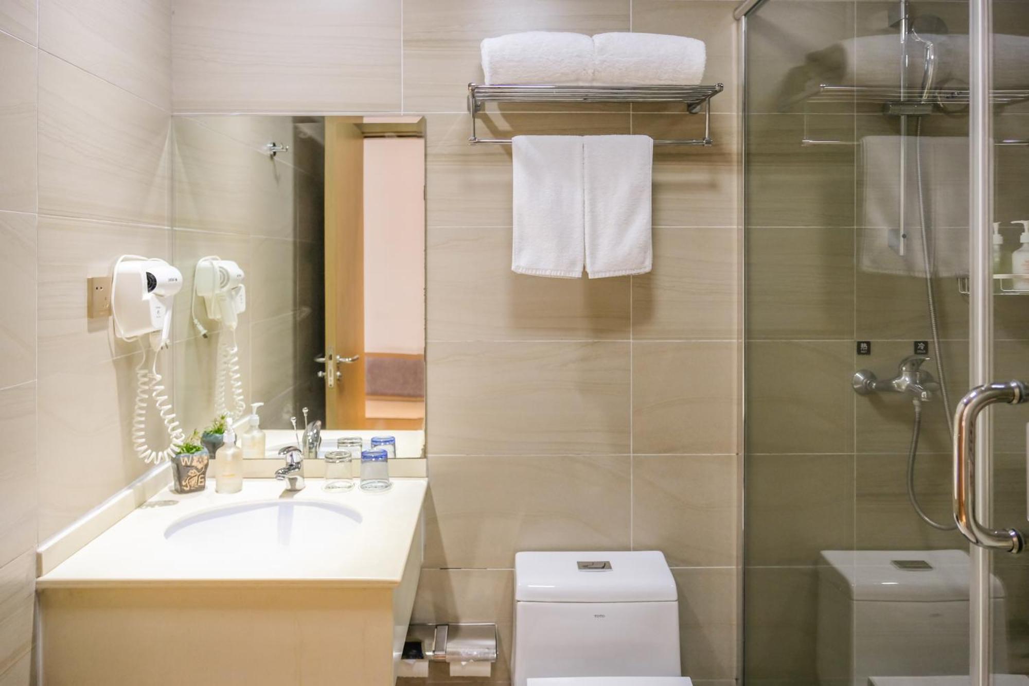 Joyful Yard Hotel-free Shuttle Bus To Pudong Airport And Disneyland Shanghai