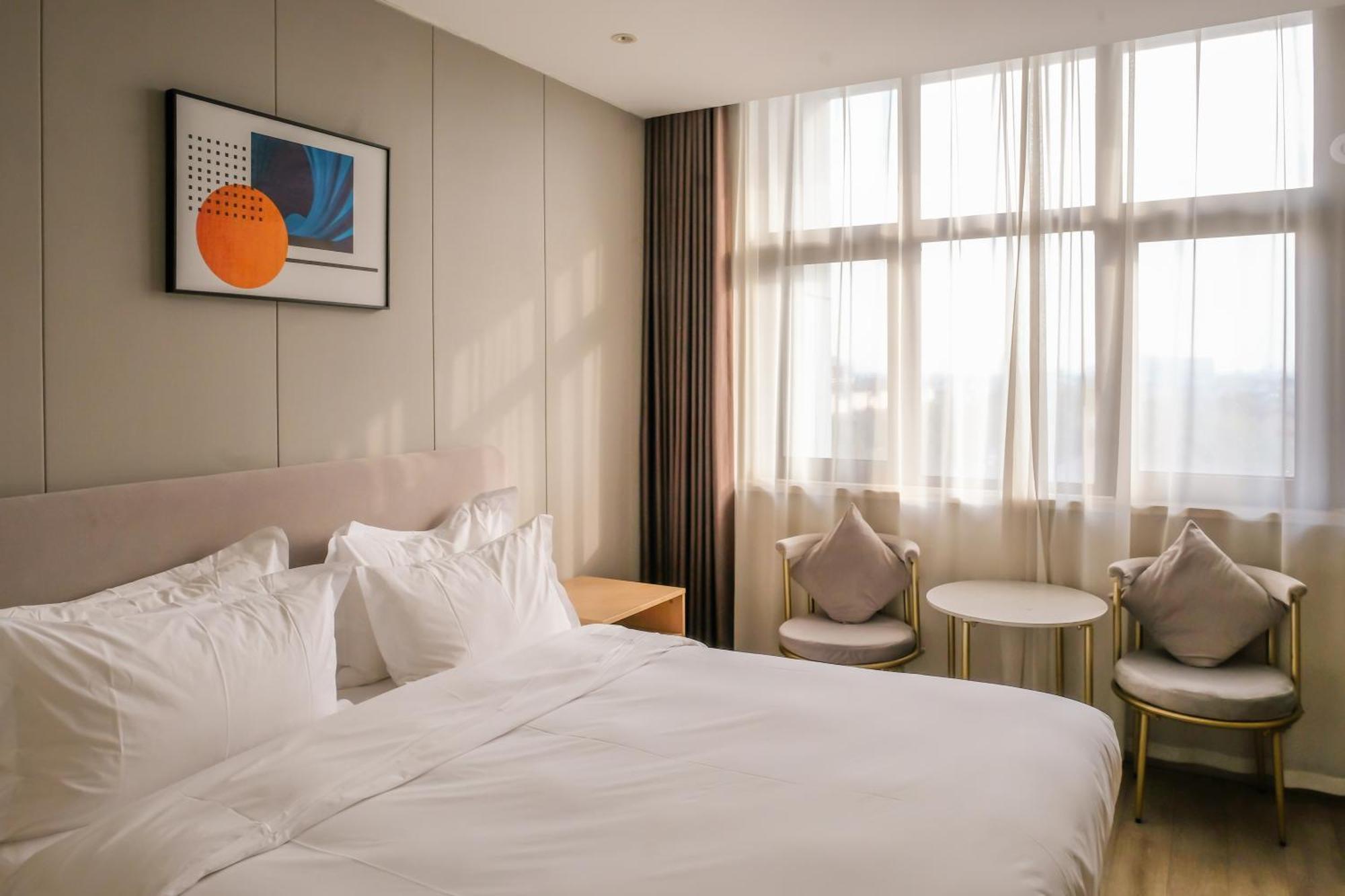 Joyful Yard Hotel-free Shuttle Bus To Pudong Airport And Disneyland