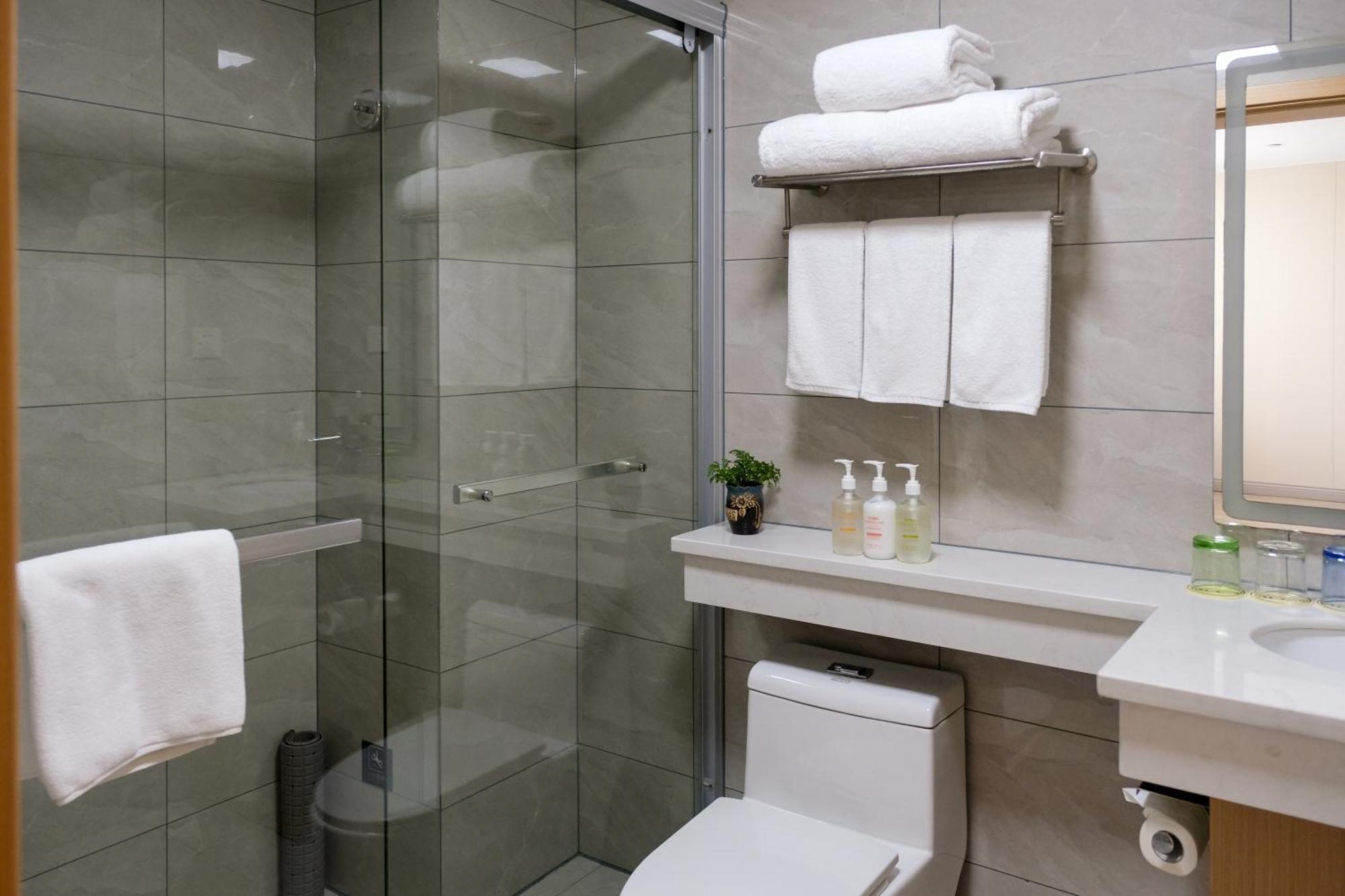 Joyful Yard Hotel-free Shuttle Bus To Pudong Airport And Disneyland 3* Shanghai