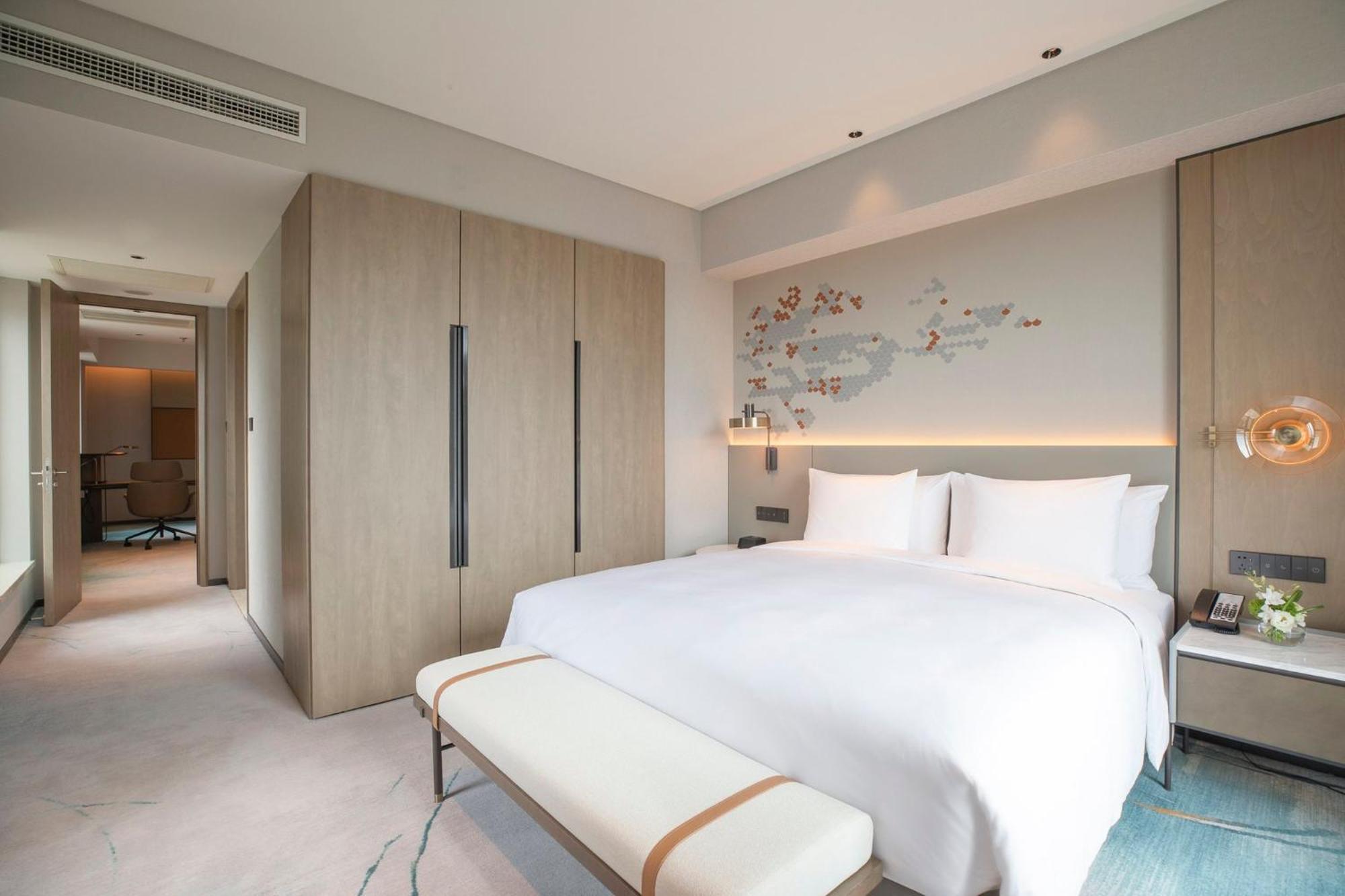 Hotel Crowne Plaza Jinxiu, An Ihg 4*
