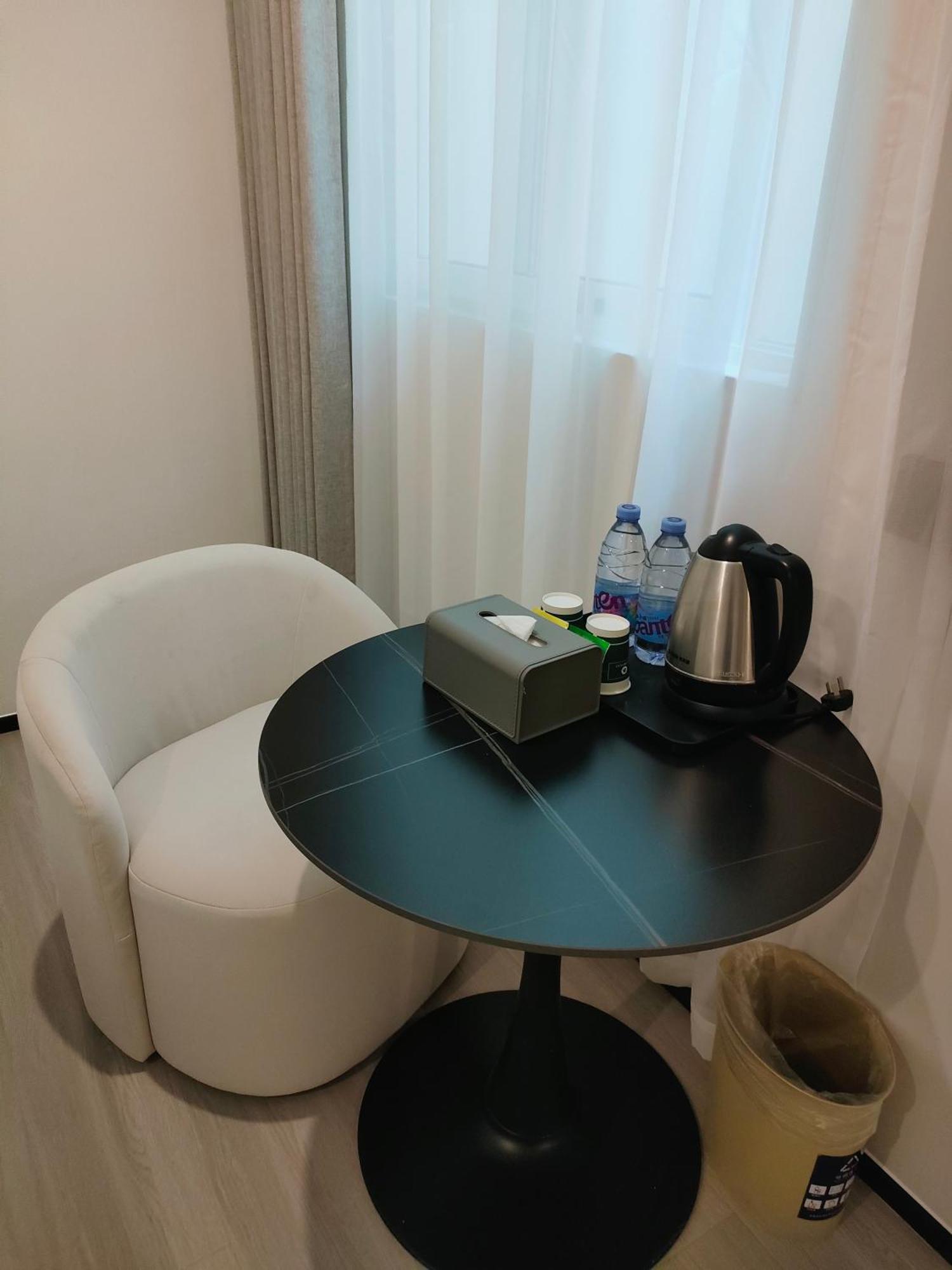 Ange - Next To Longyang Road Subway Station, Near New Internatonal Expo Center Hotel 2*