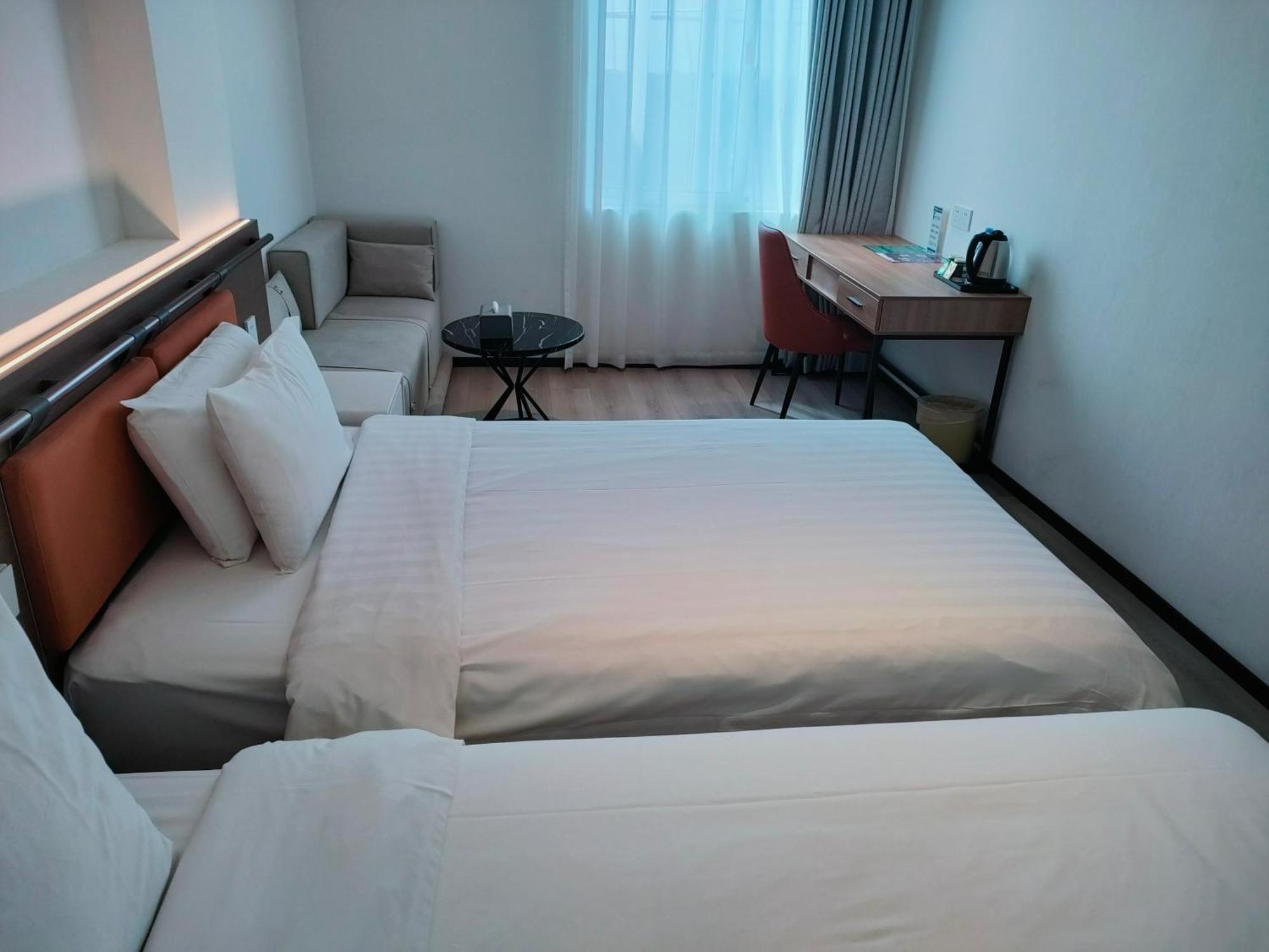 Ange - Next To Longyang Road Subway Station, Near New Internatonal Expo Center Hotel 2*