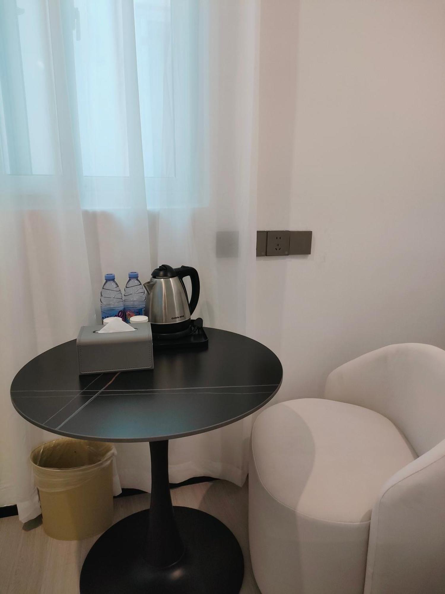 Ange - Next To Longyang Road Subway Station, Near New Internatonal Expo Center 2* Shanghai