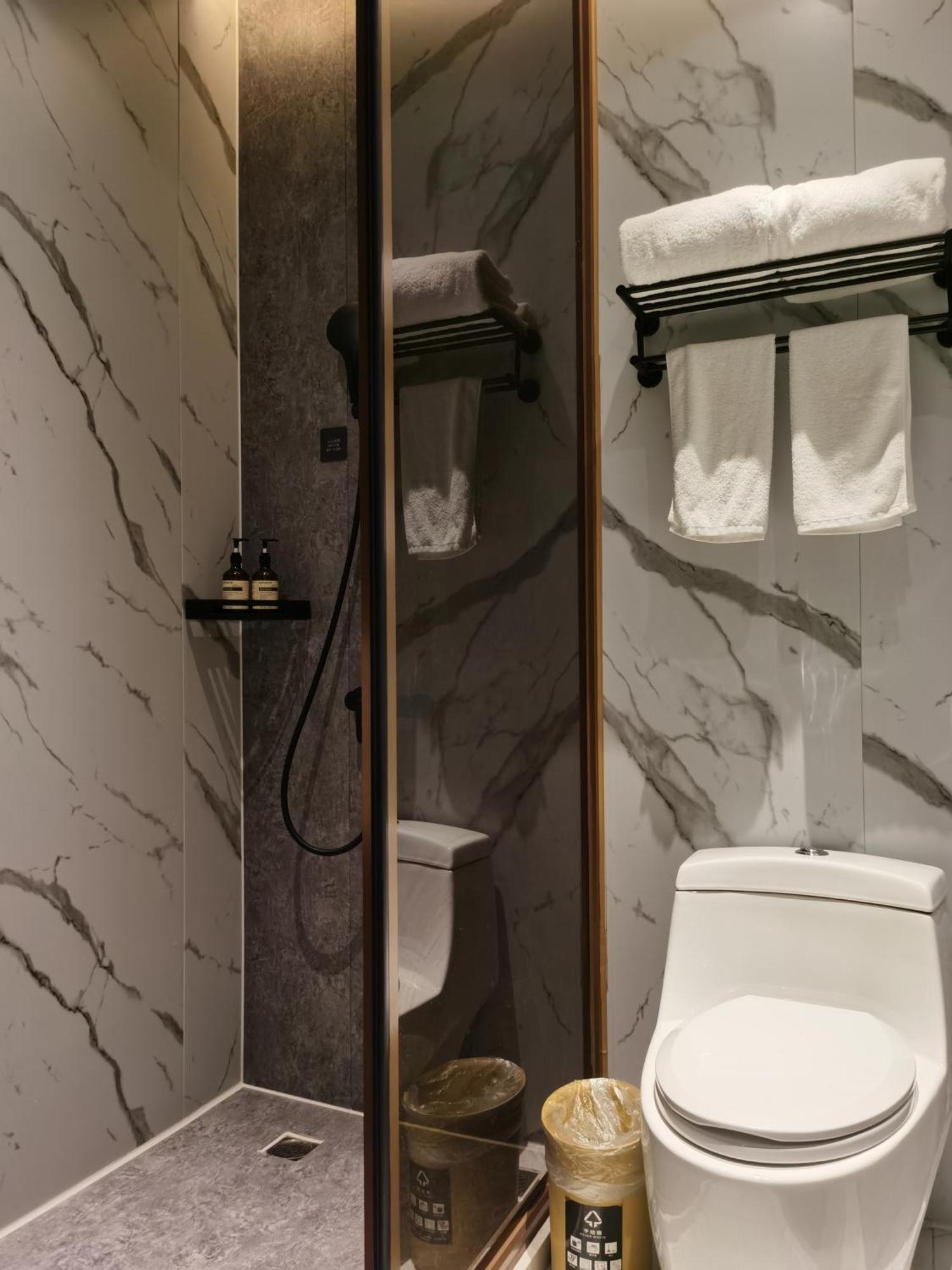 Ange - Next To Longyang Road Subway Station, Near New Internatonal Expo Center 2* Shanghai