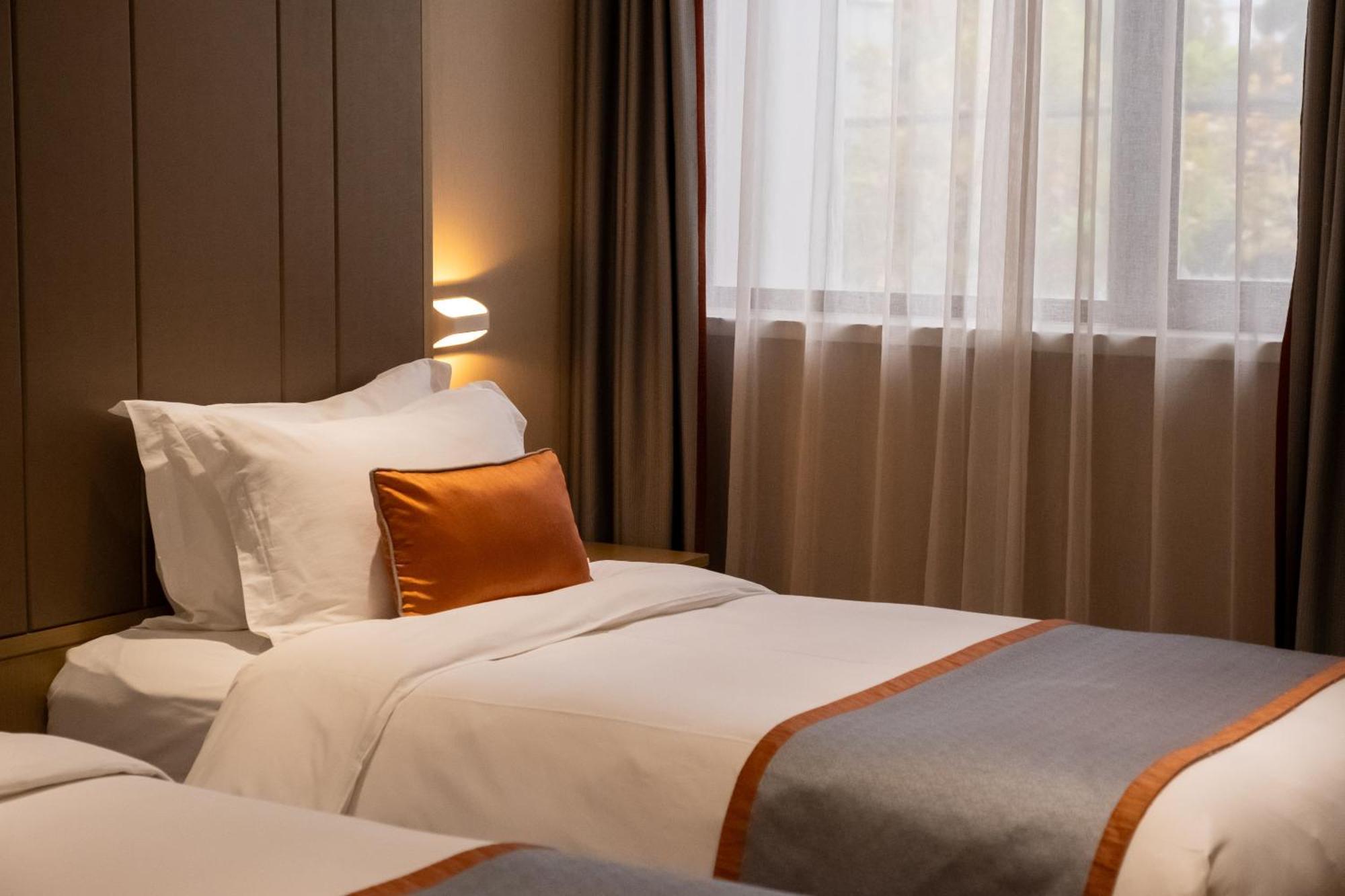 Hotel Shanghai-deco Hotel-free Shuttle Bus To Pudong Airport And Disneyland