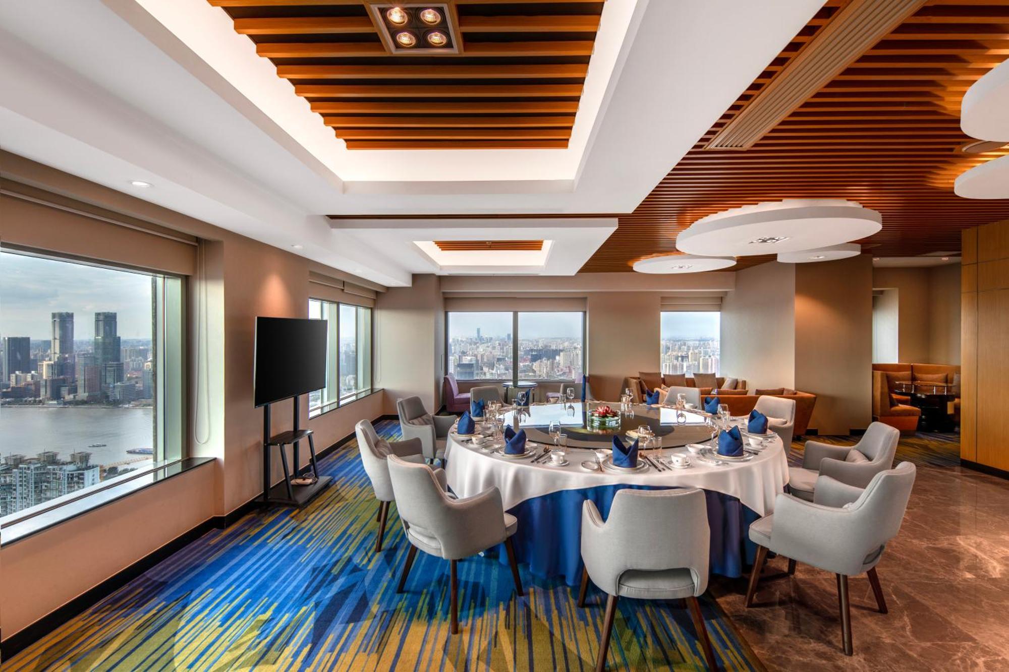 Hotel Novotel Atlantis - Breakfast In The Clouds With River View In The Revolving Restaurant & 24hours Free Self-laundry