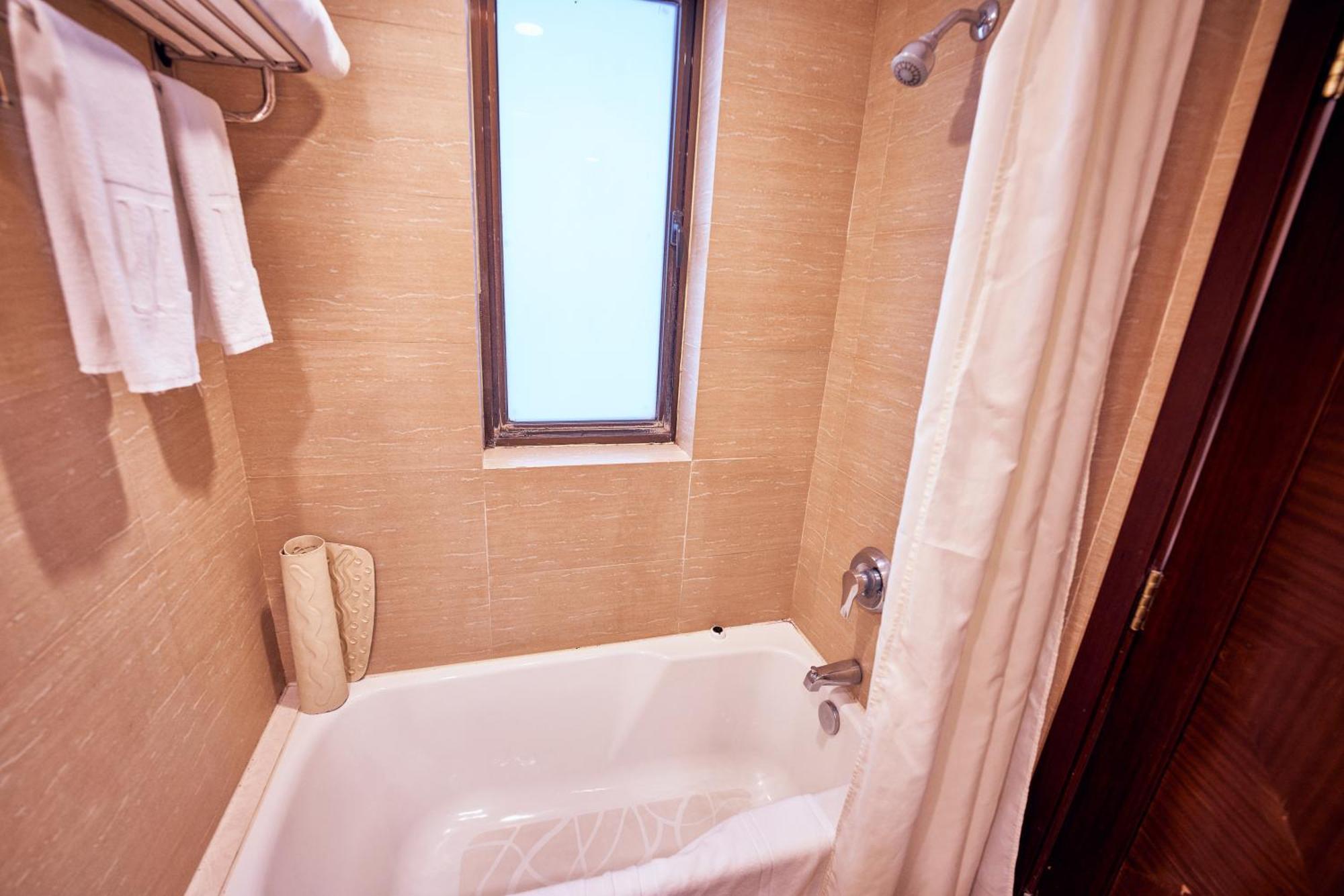 Otel Jin Jiang Pacific 3*