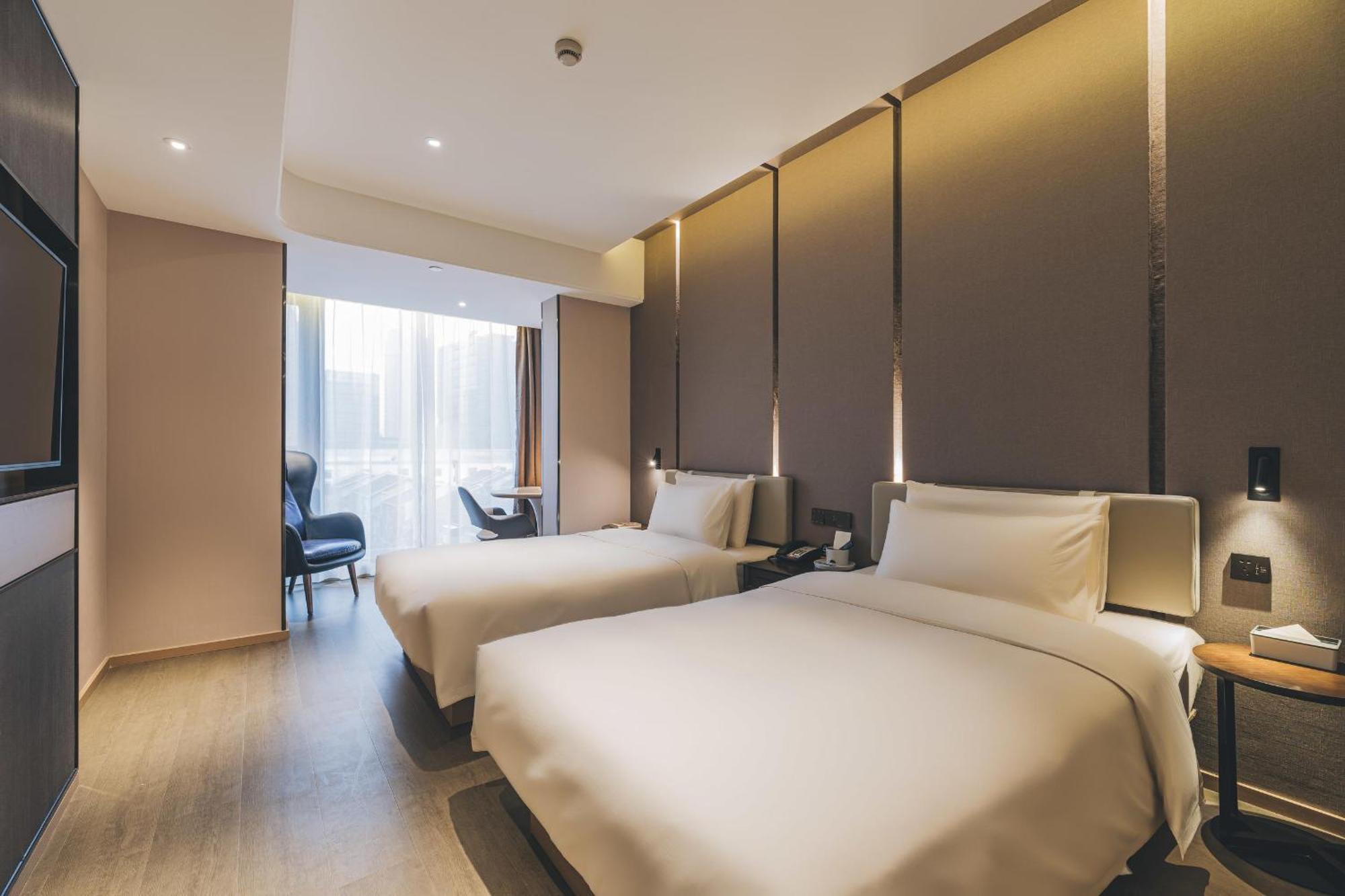 Hotel Atour North Bund 4*