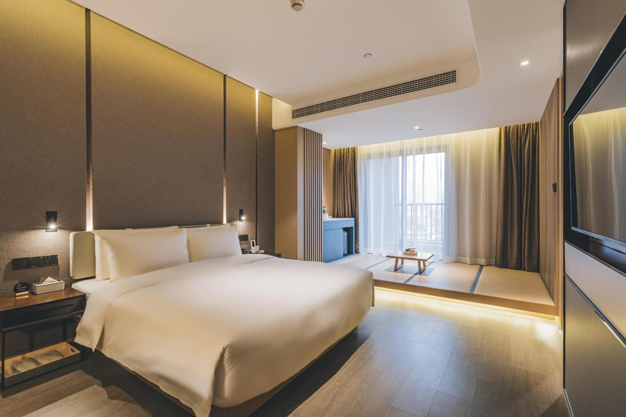 Atour North Bund 4*