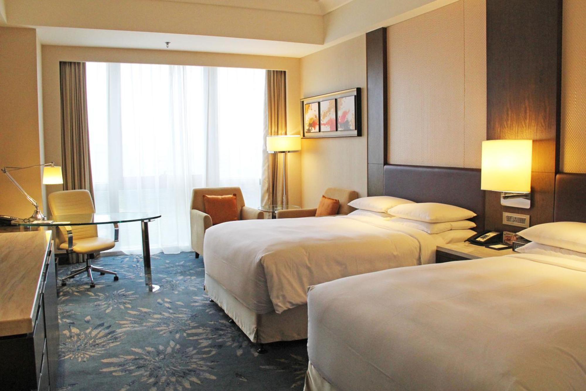 Marriott Pudong East - Only A 30 Minute Drive From Disney Hotel