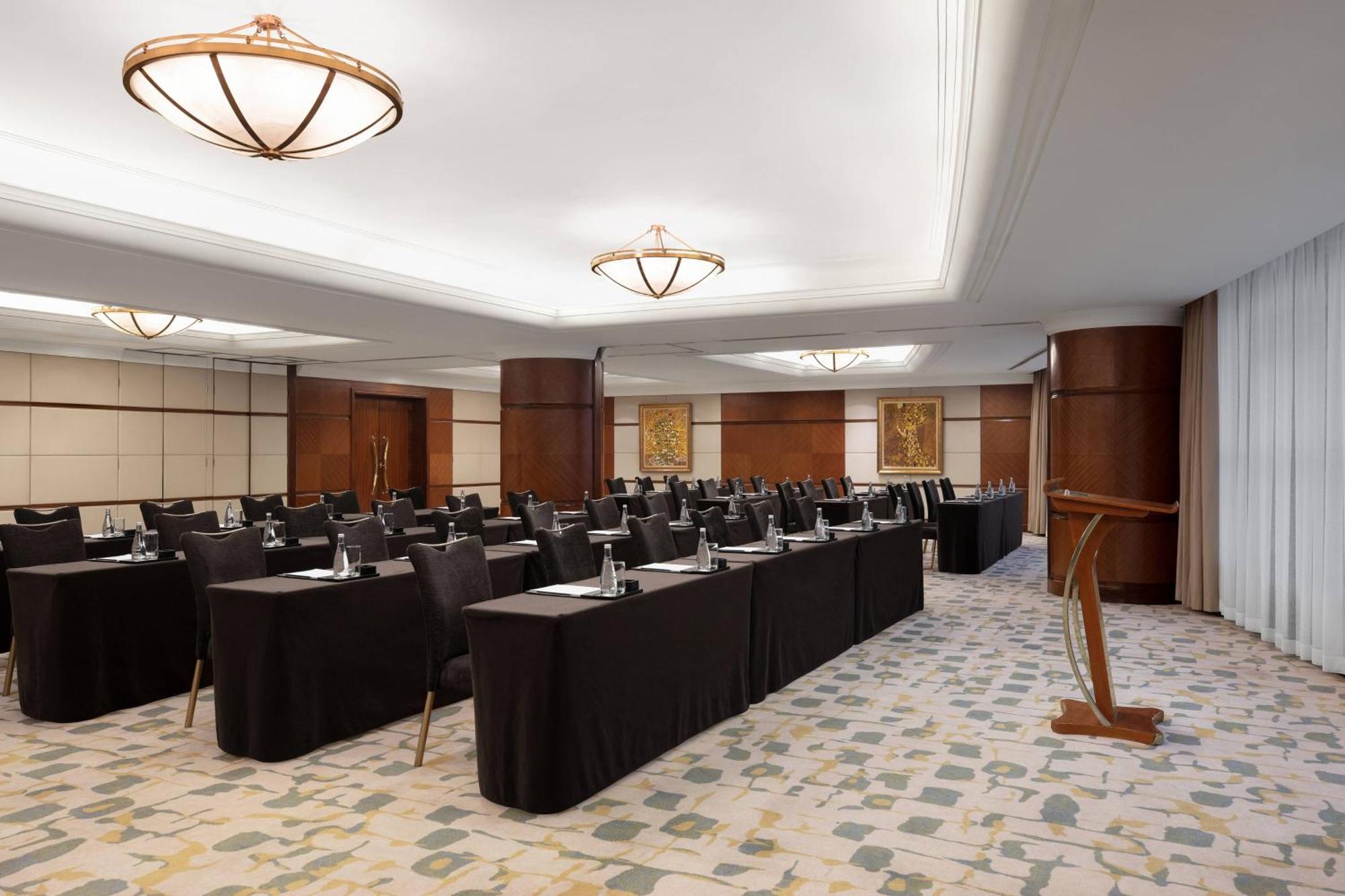 Hotel Marriott Hongqiao 5*