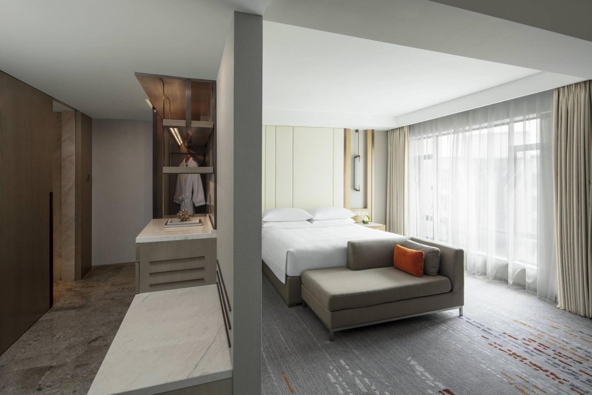 Hotel Marriott Hongqiao 5*