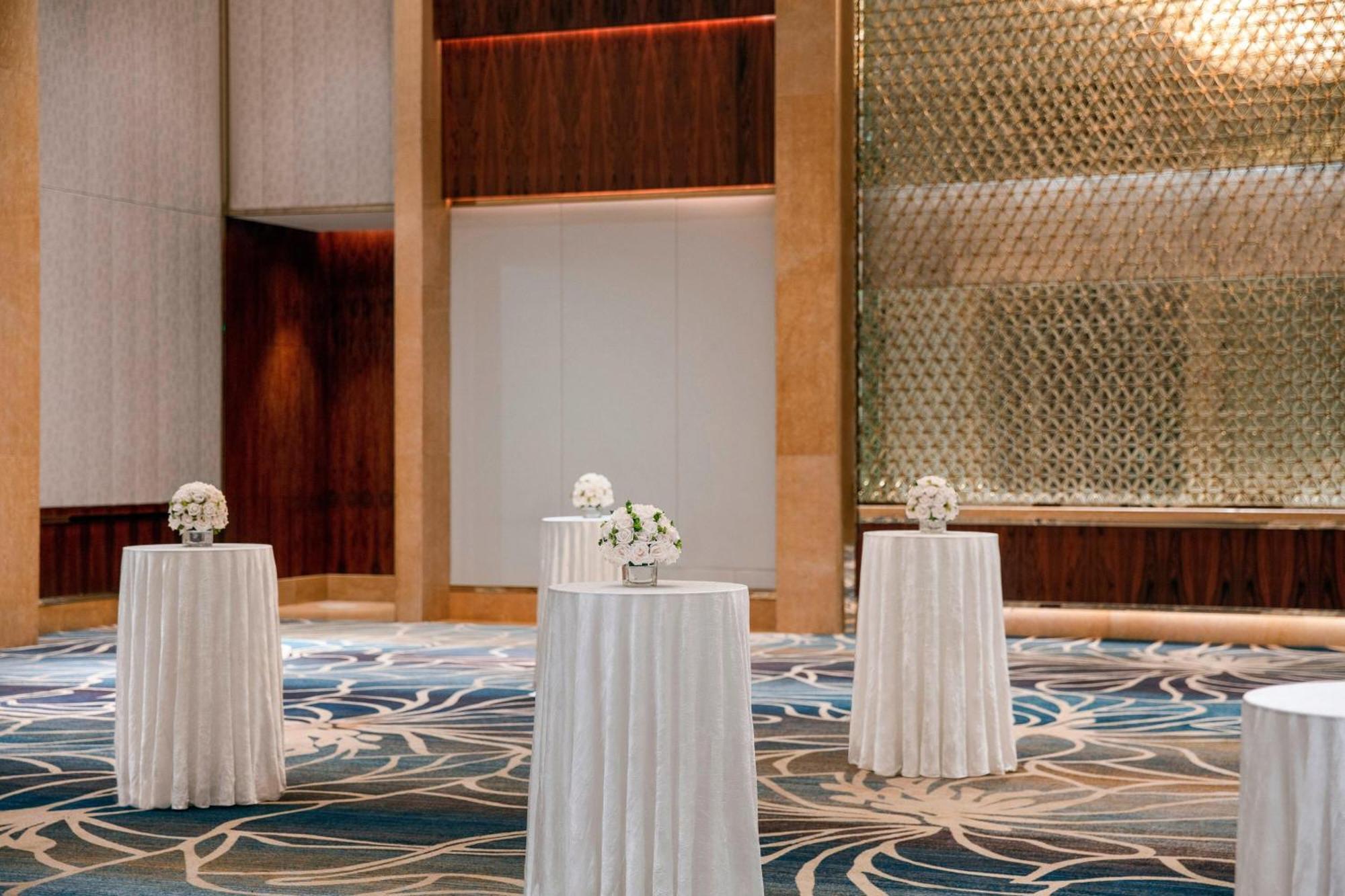 Sheraton Grand Pudong & Residences Hotel 5*